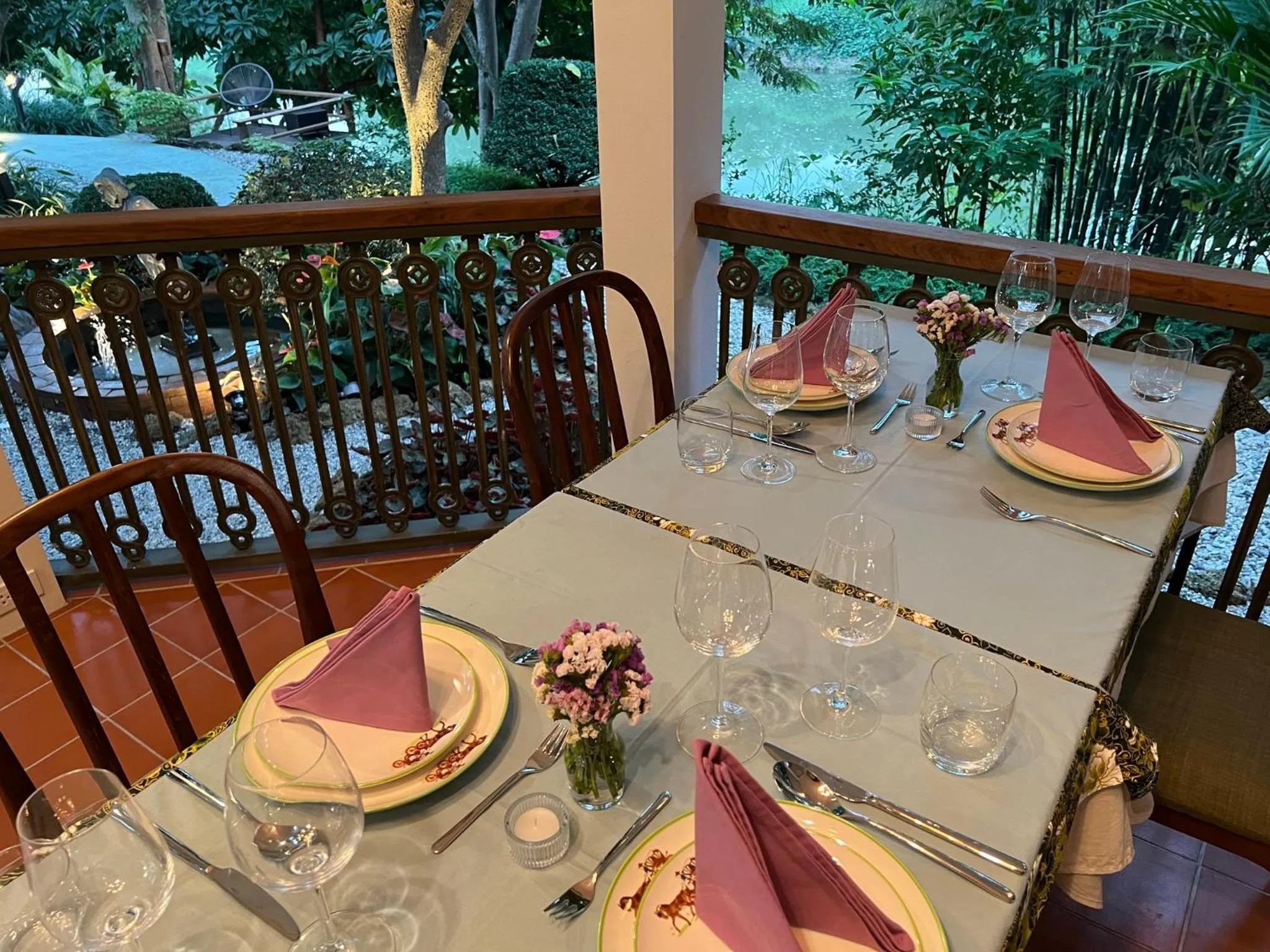 Restaurant/places to eat in Home of Dusita