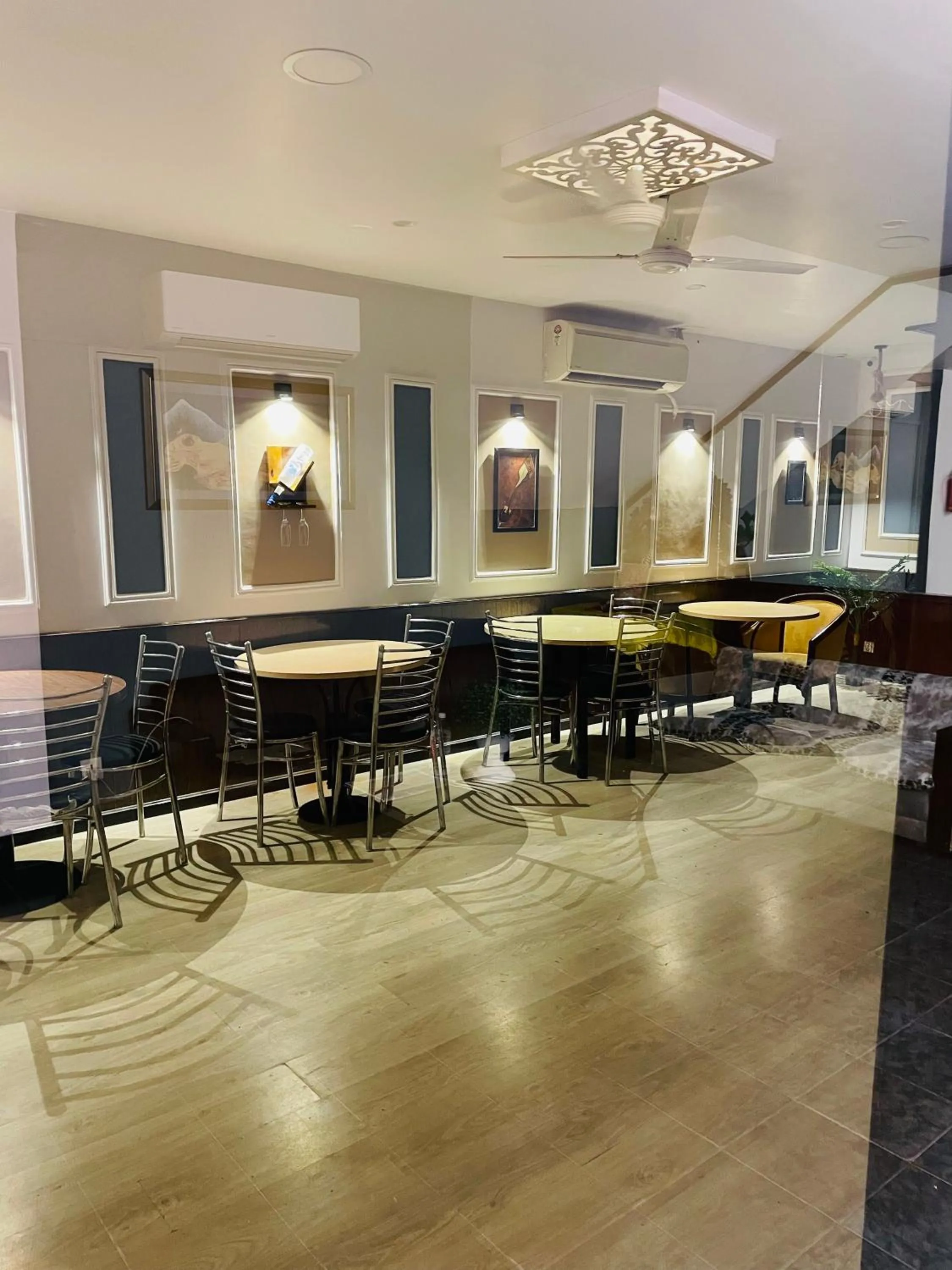 THE ROYAL PRESIDENCY INN