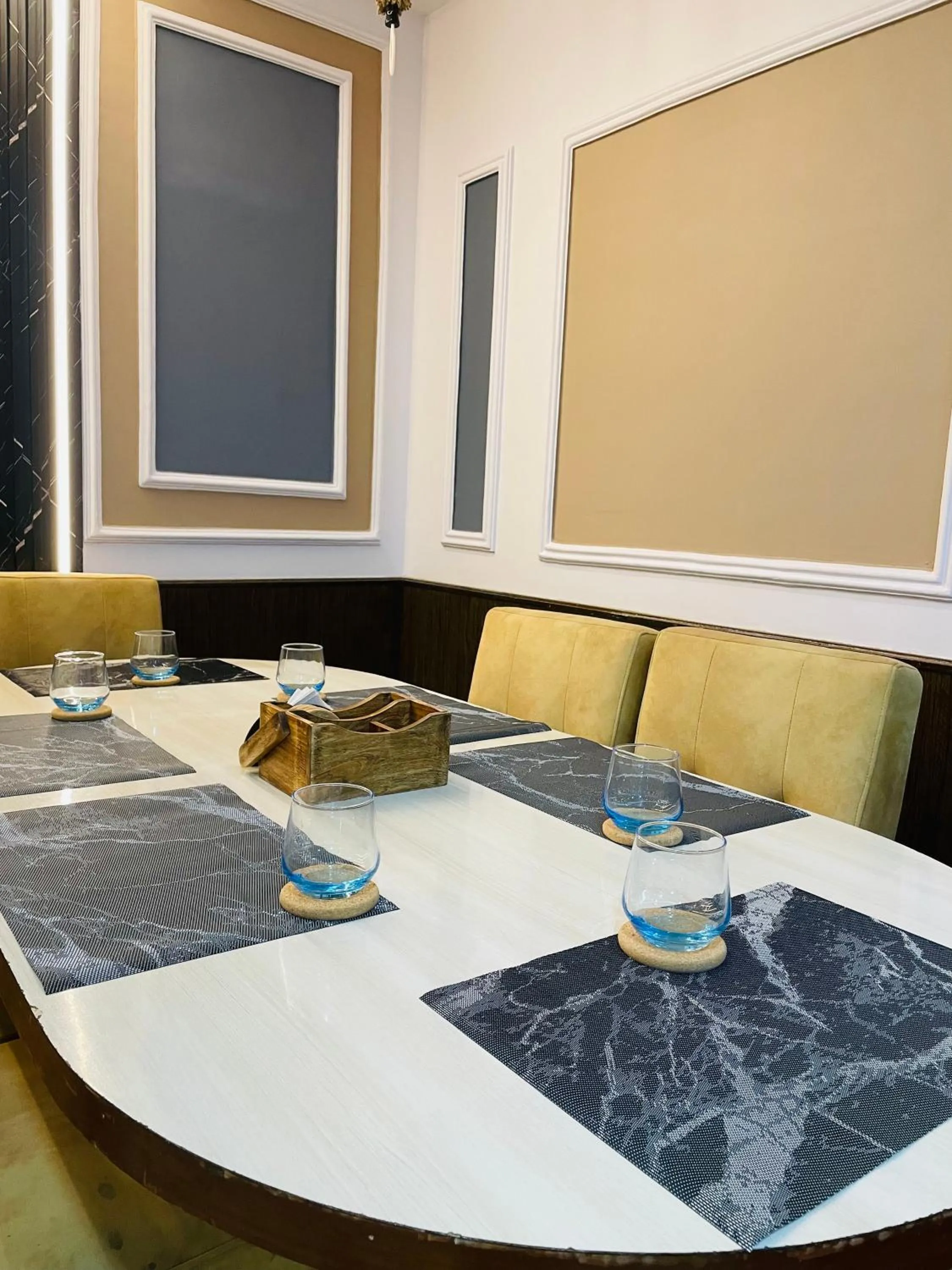 THE ROYAL PRESIDENCY INN