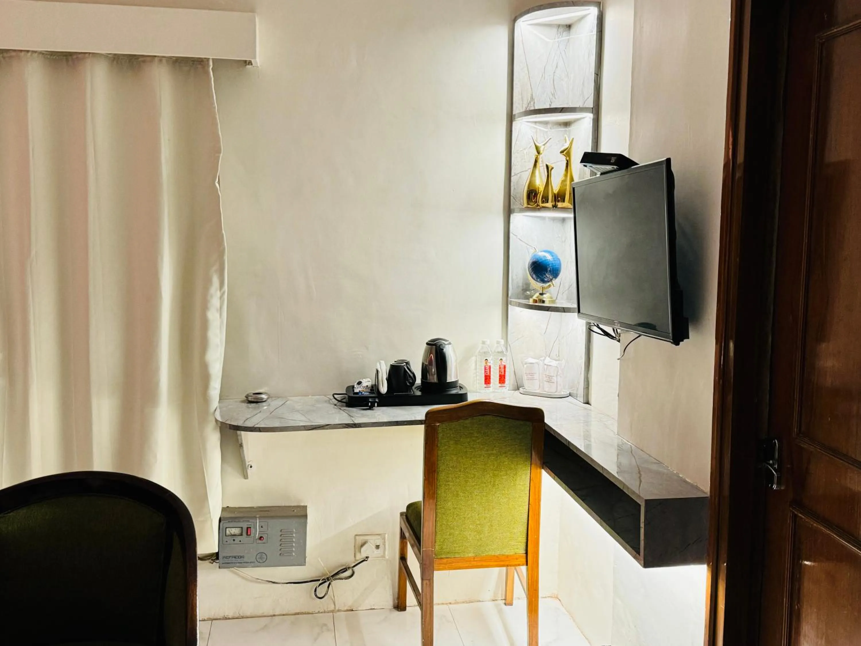 THE ROYAL PRESIDENCY INN