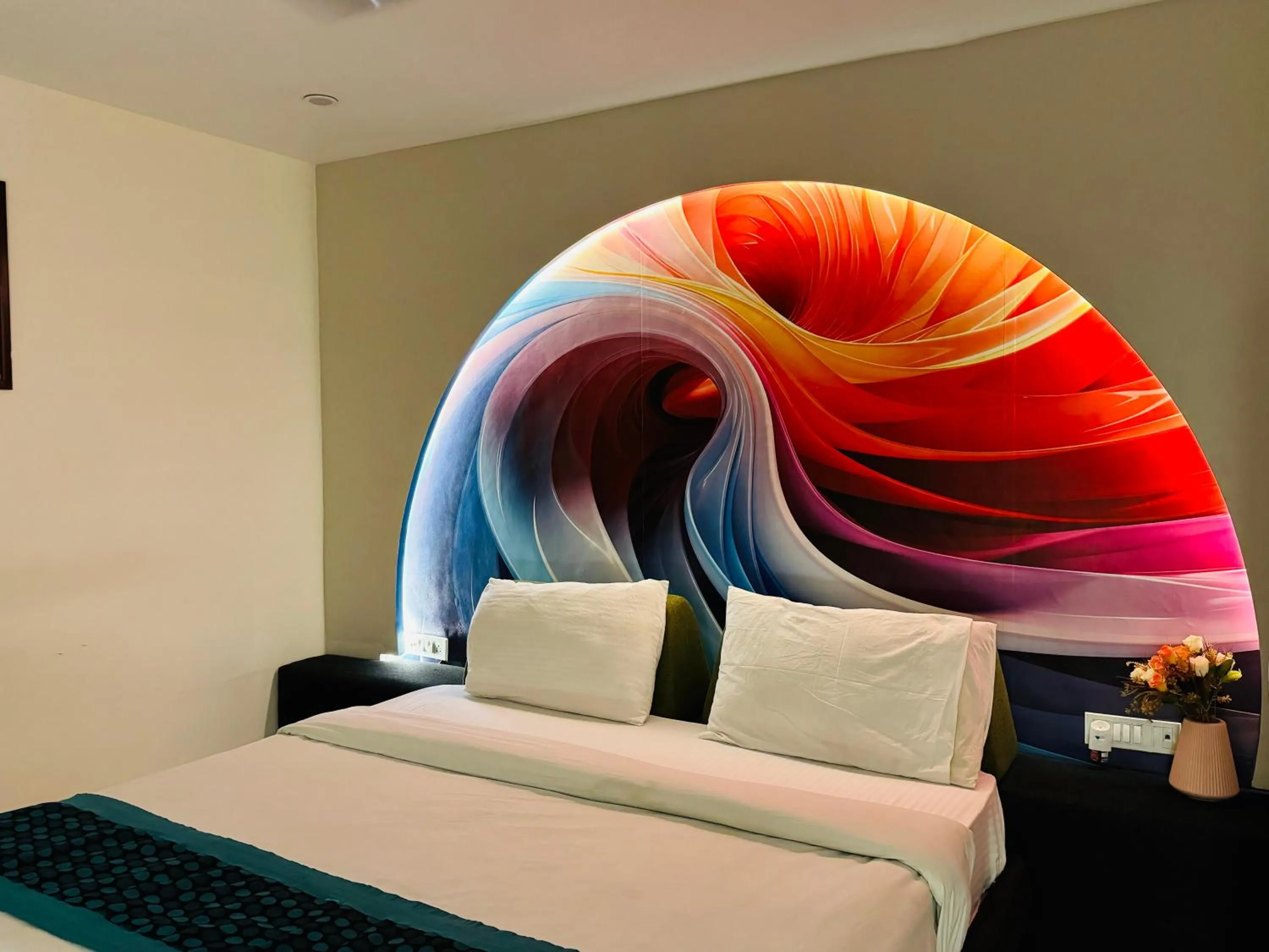 Bed in THE ROYAL PRESIDENCY INN