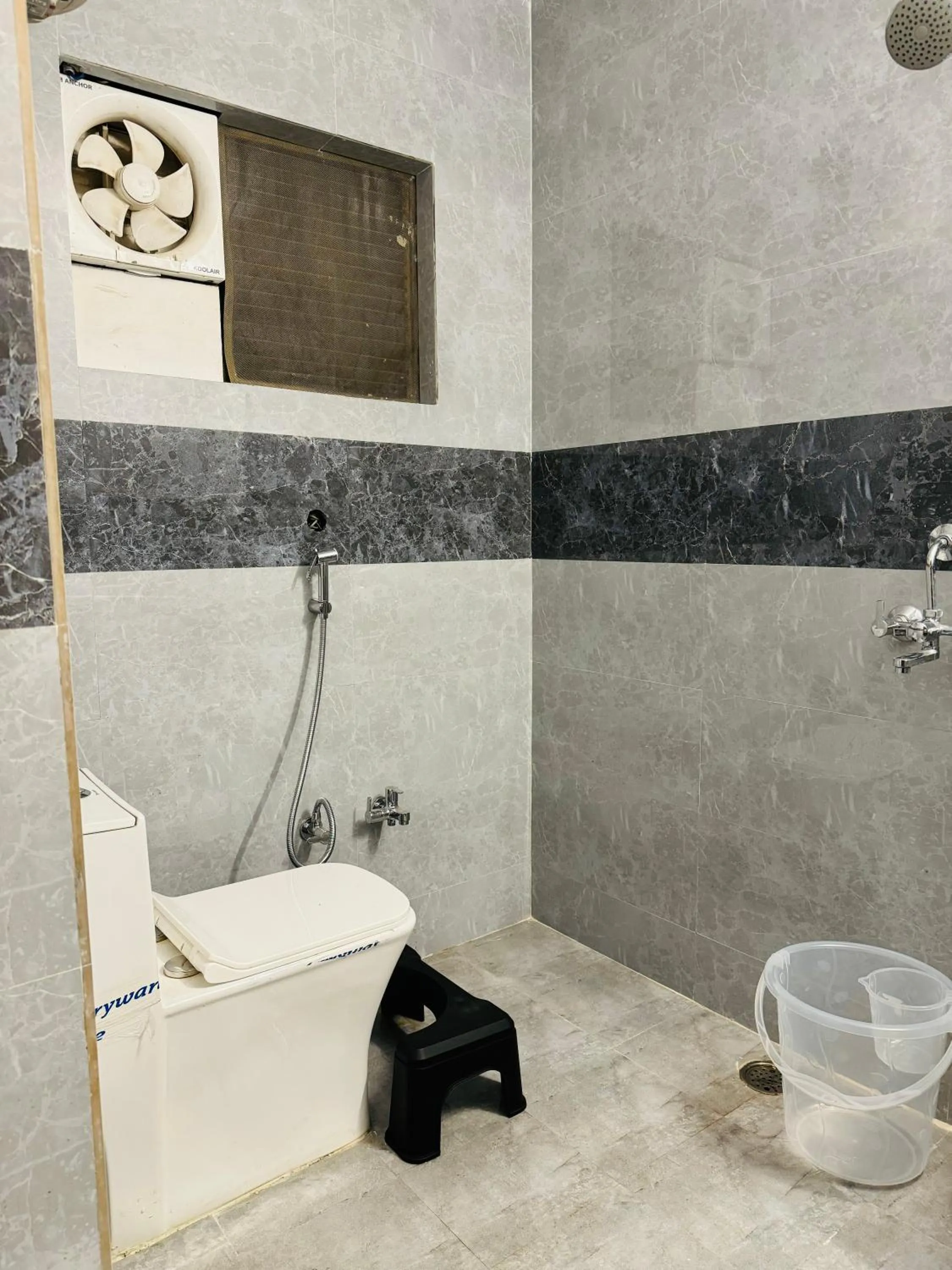 Bathroom in THE ROYAL PRESIDENCY INN