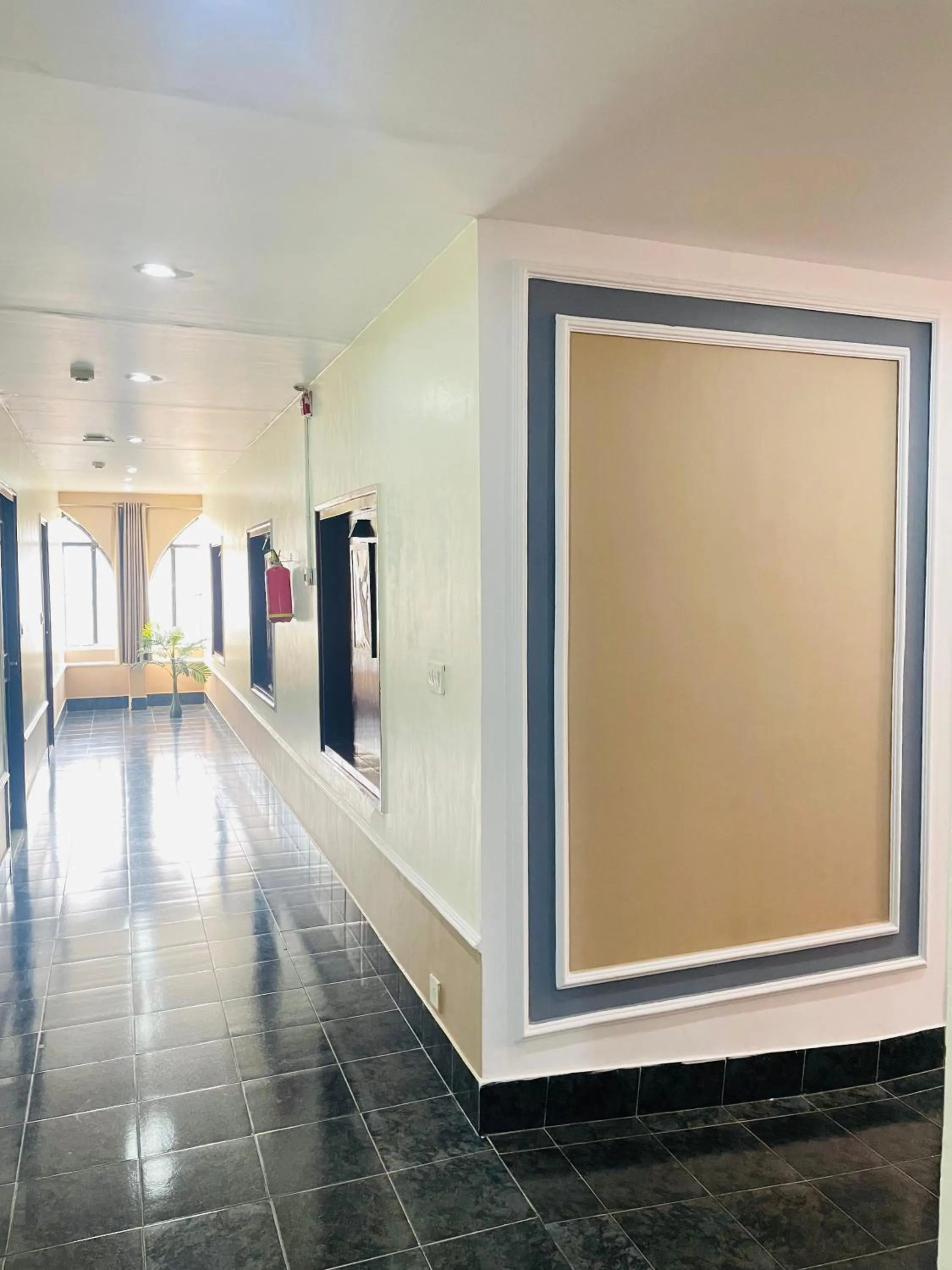 THE ROYAL PRESIDENCY INN