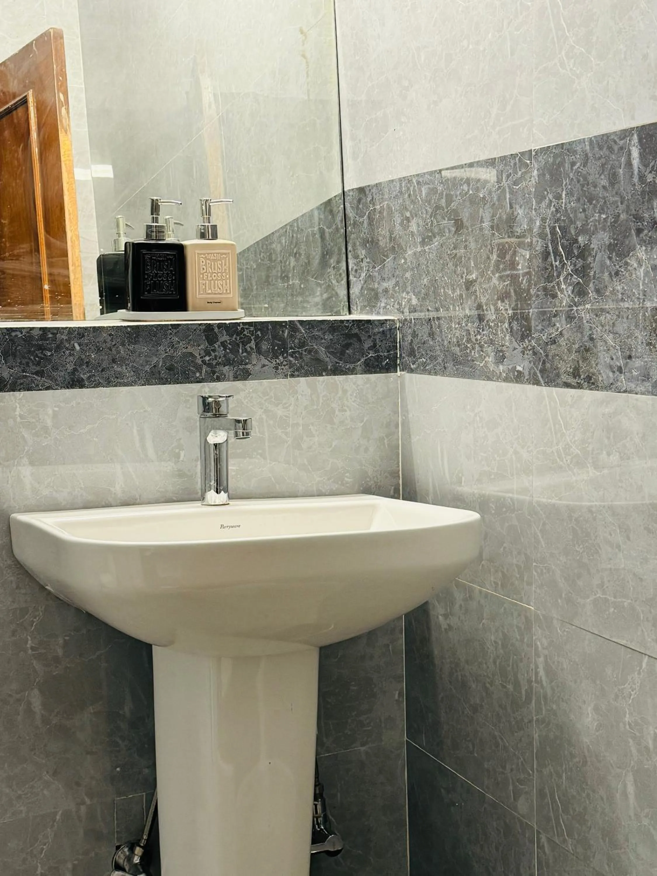 THE ROYAL PRESIDENCY INN