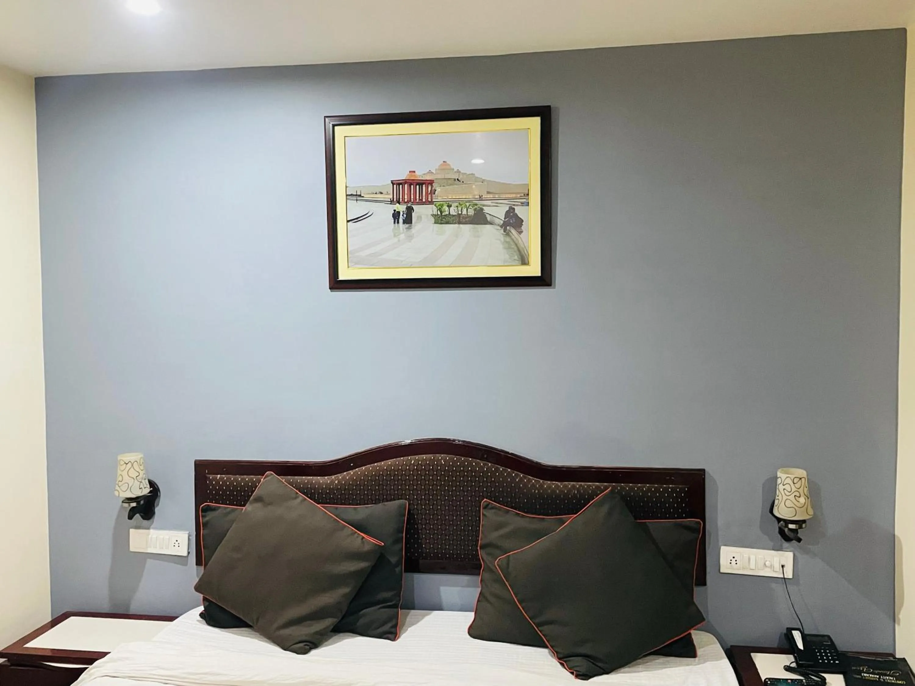 THE ROYAL PRESIDENCY INN