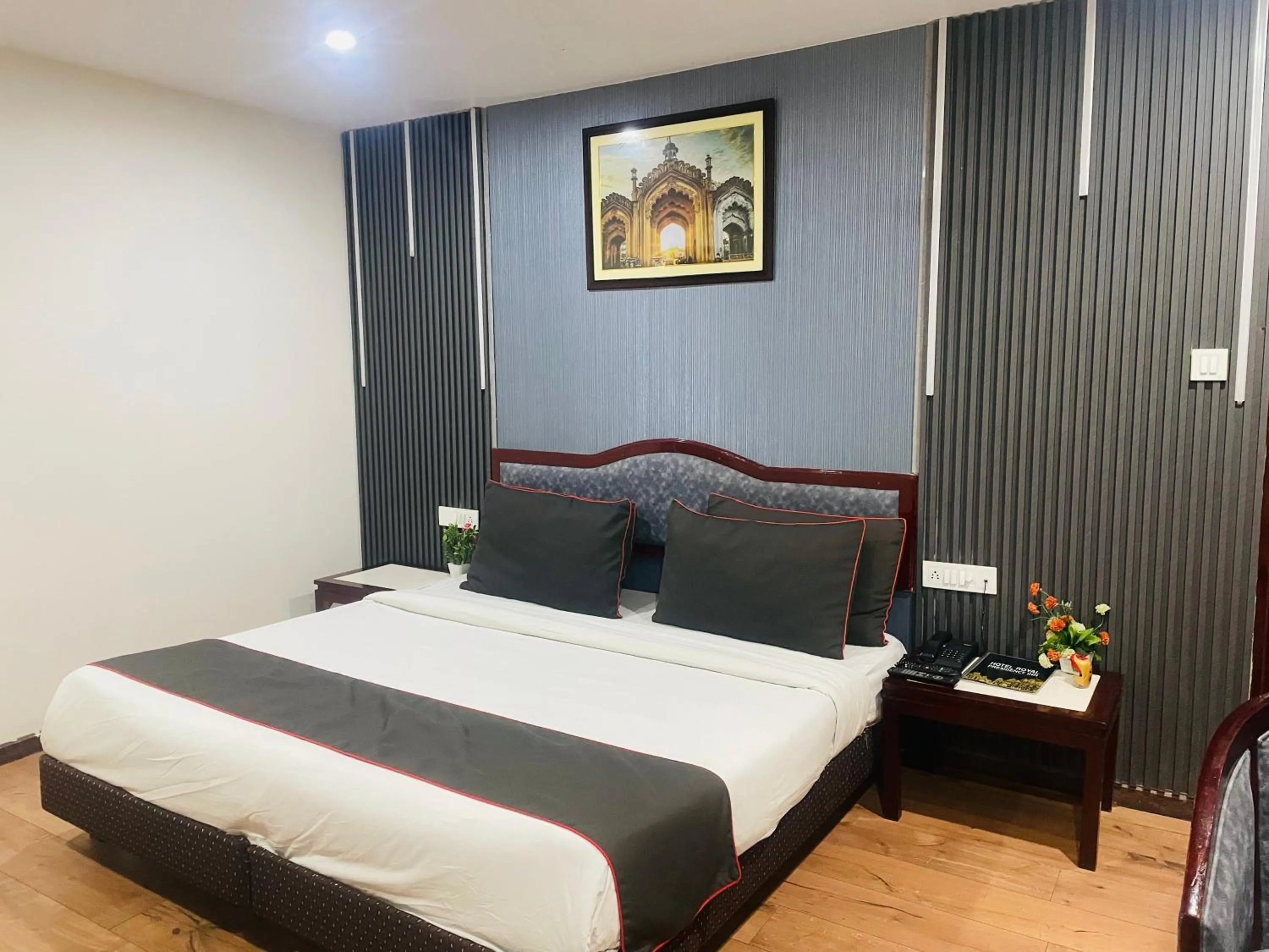 Bed in THE ROYAL PRESIDENCY INN