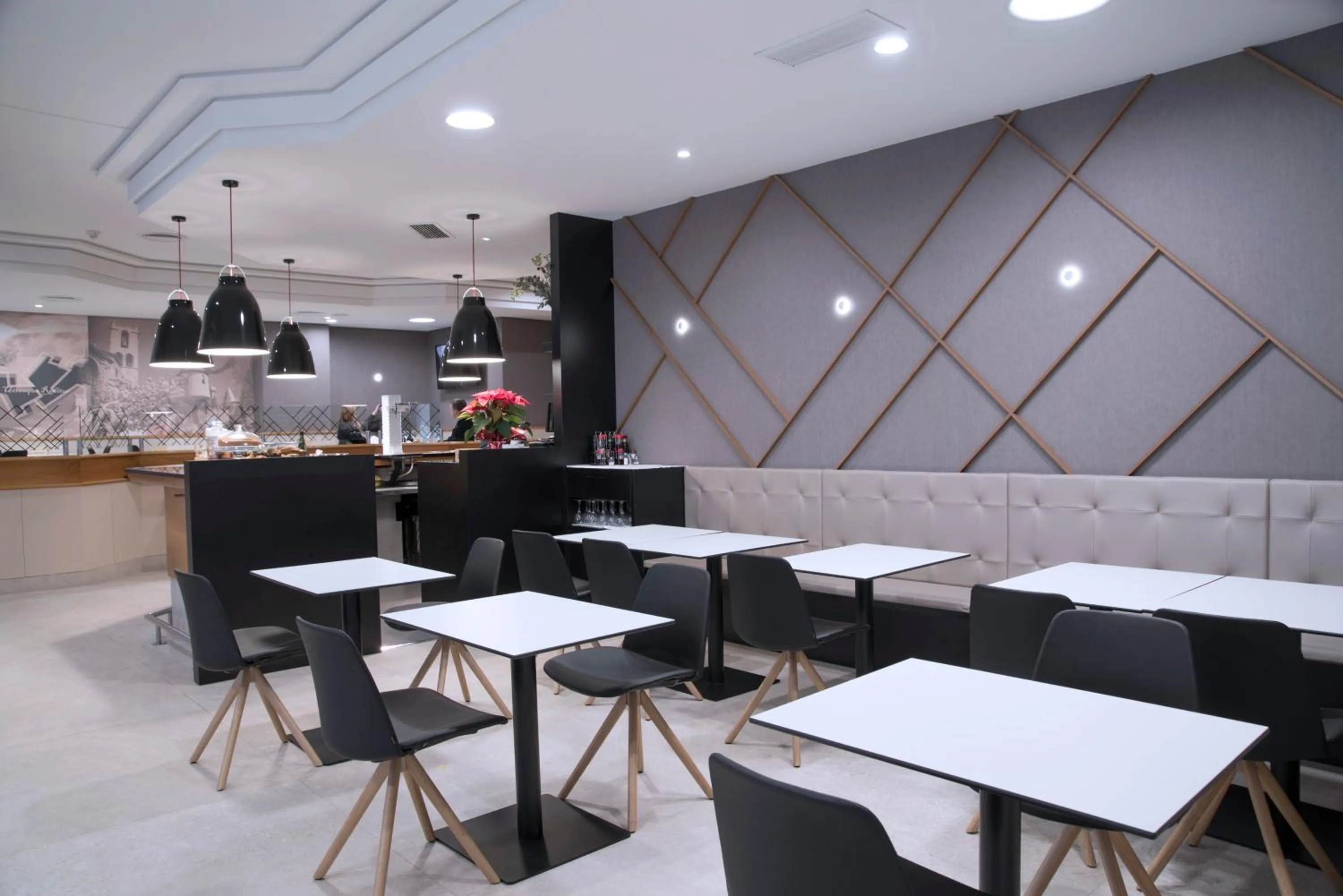 Restaurant/places to eat in Hotel Blanca de Navarra