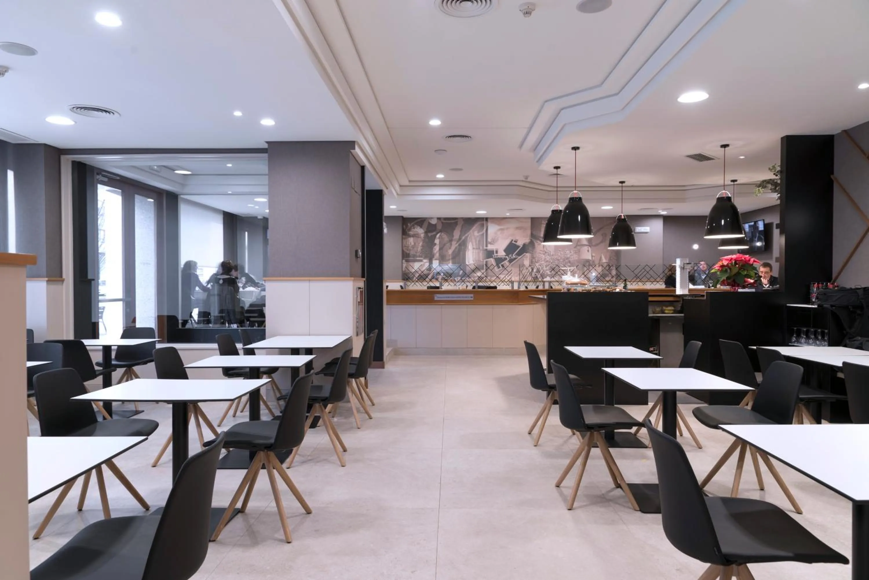 Restaurant/places to eat in Hotel Blanca de Navarra