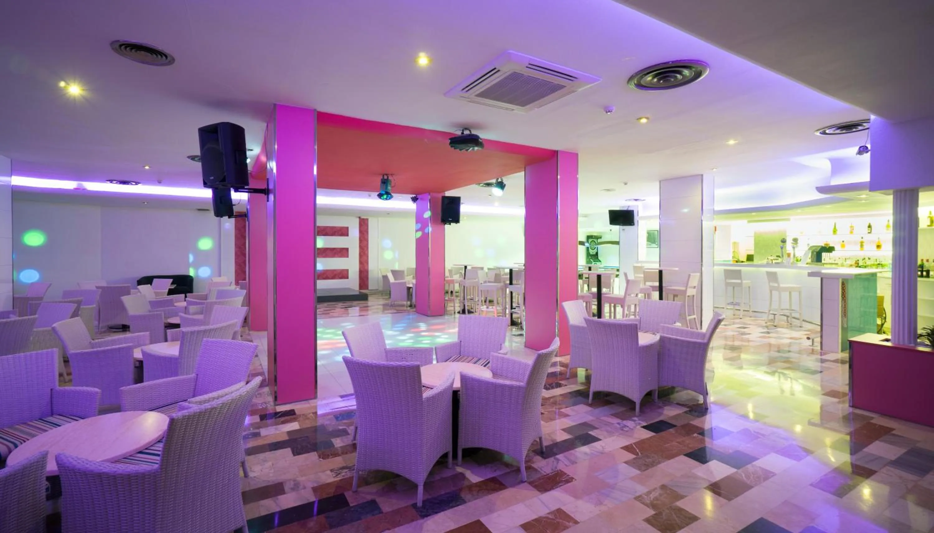 Lounge or bar in Sandos Griego