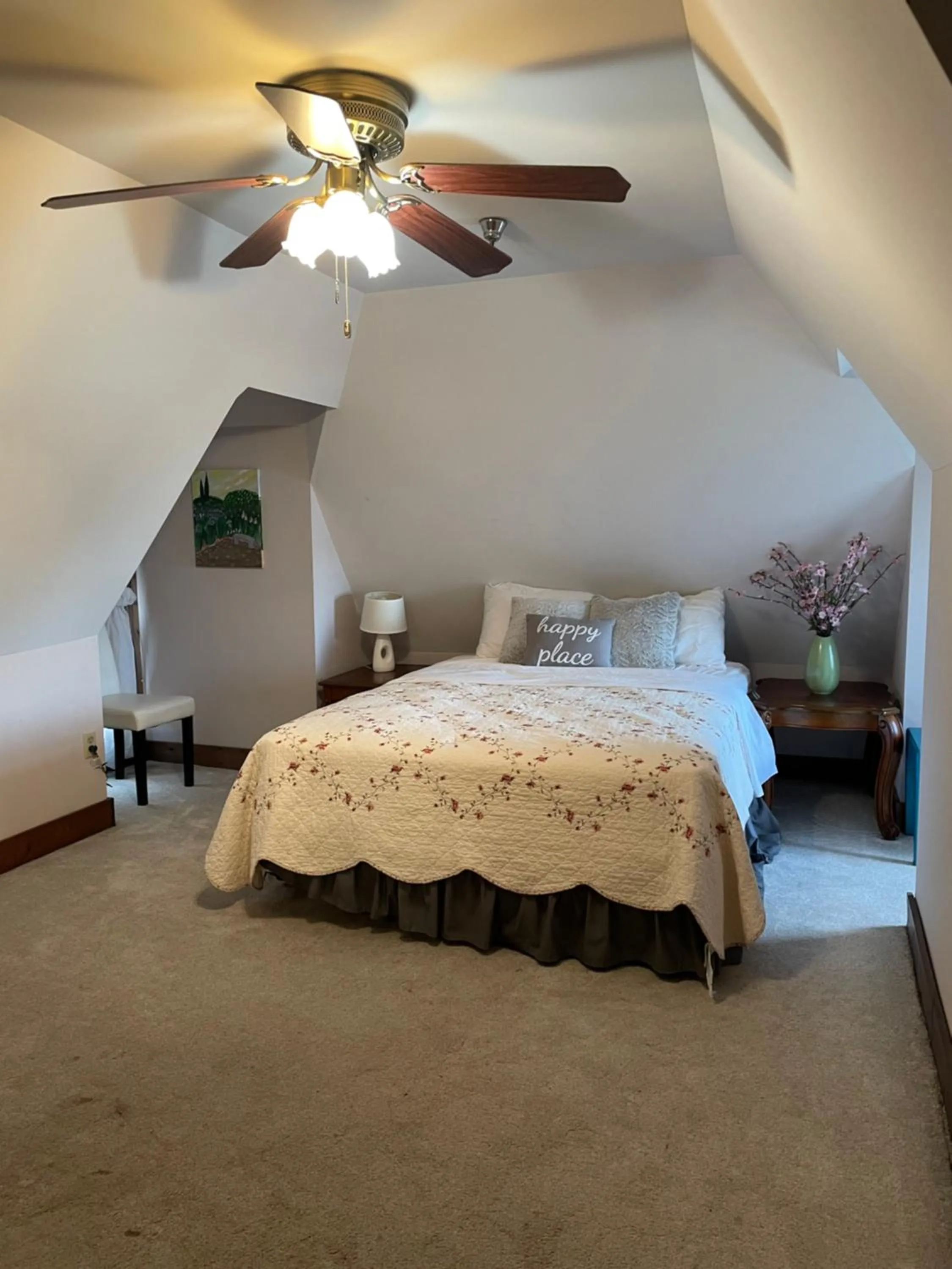 Bedroom, Bed in Grand Gables Inn