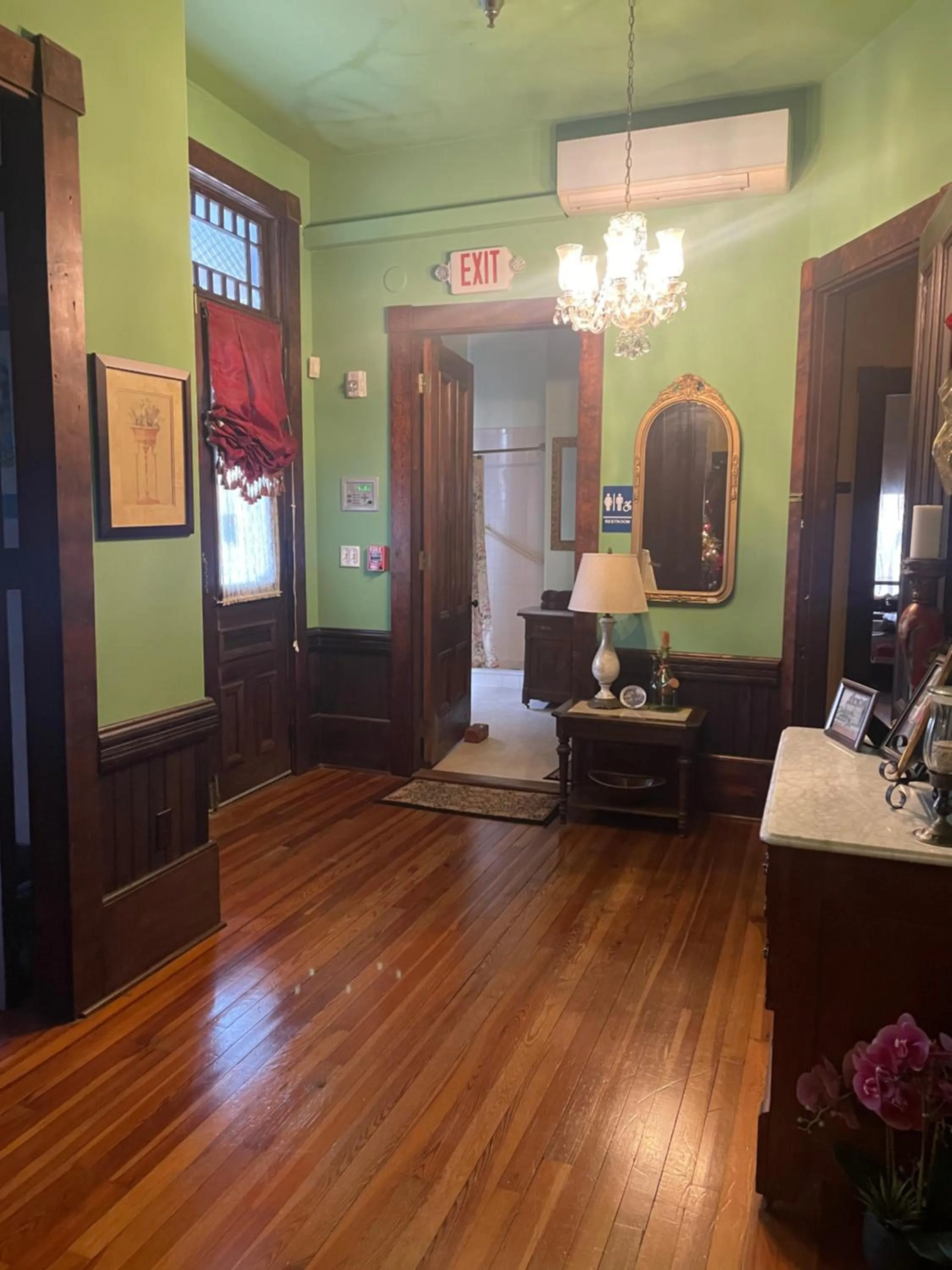 Lobby or reception in Grand Gables Inn