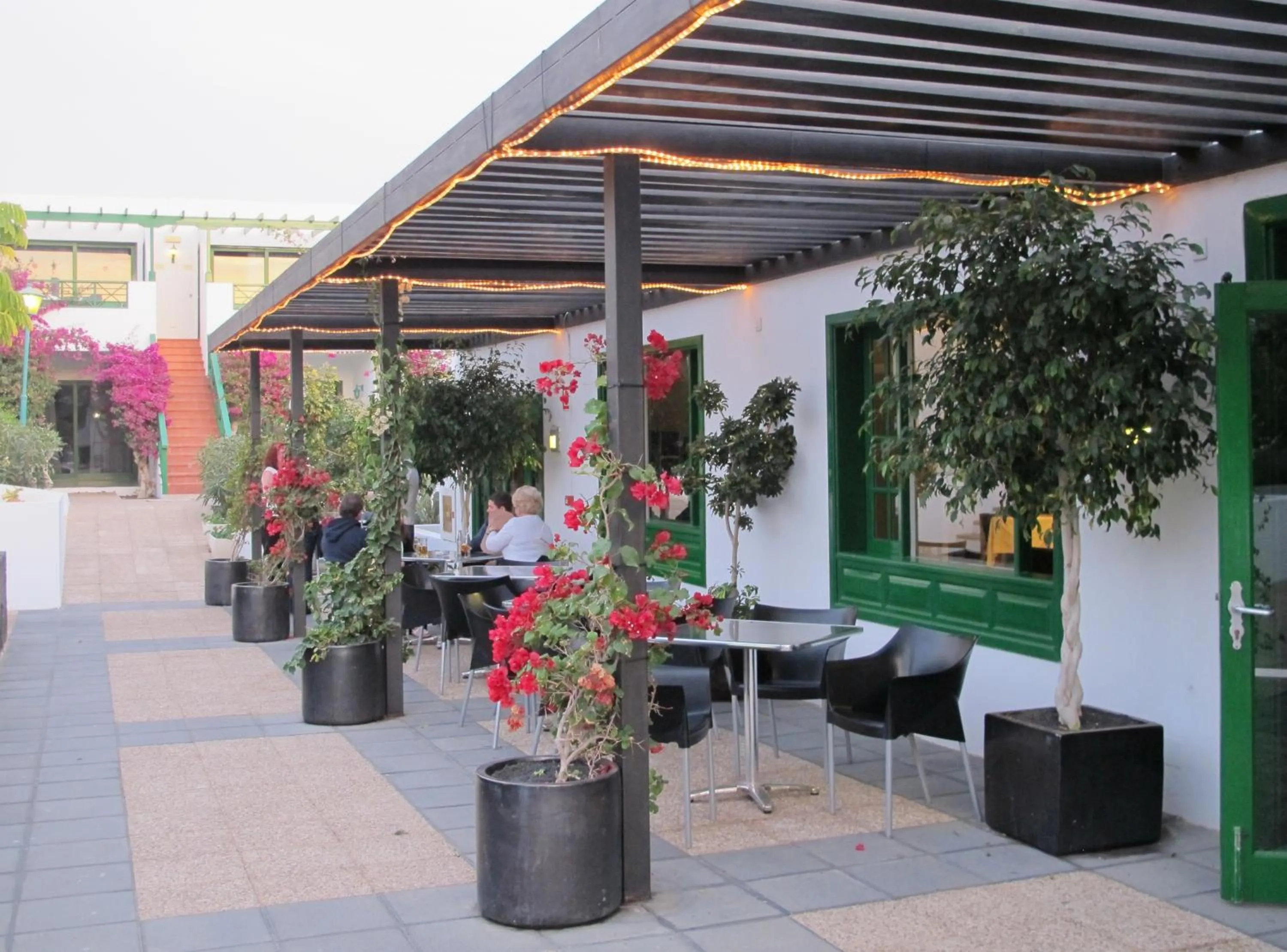 Restaurant/places to eat in HG Lomo Blanco