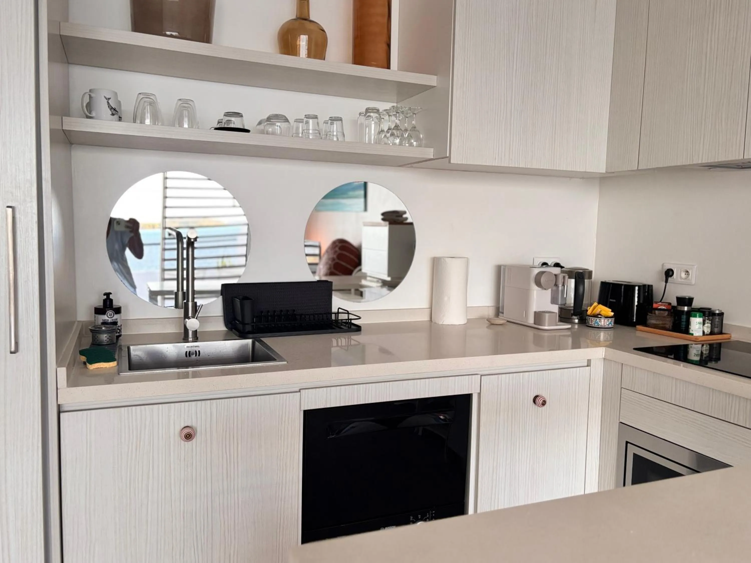 Coffee/tea facilities in Studio Deluxe