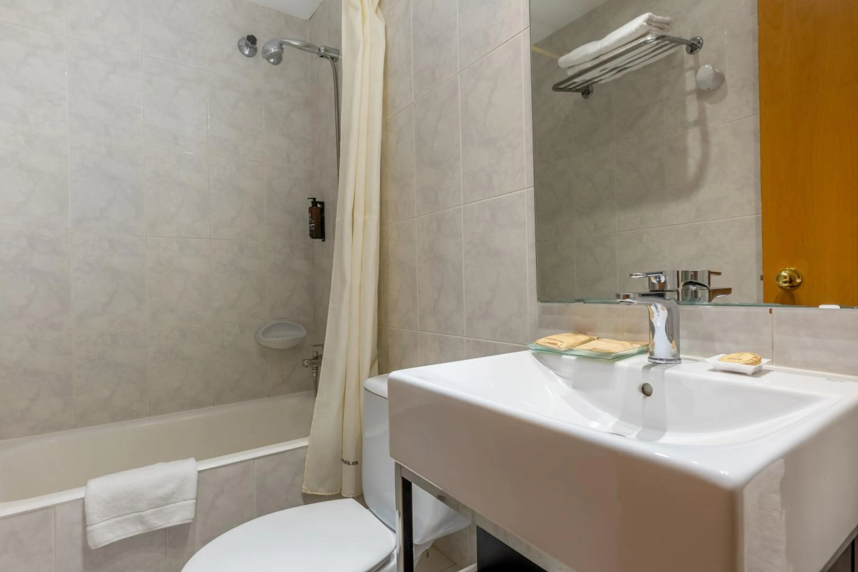 Bathroom in Hotel Lyon