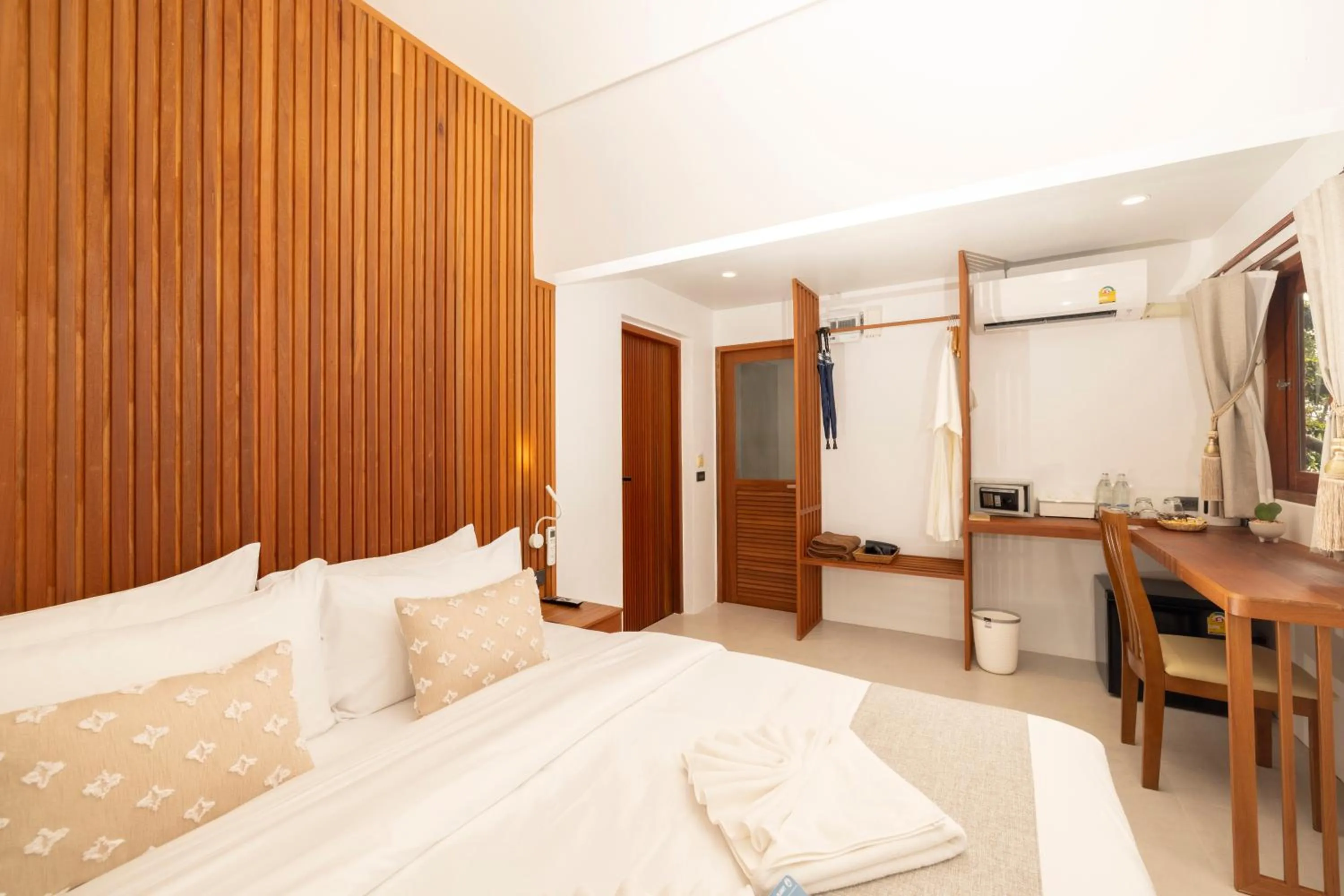 Bedroom, Bed in The AVA Resort Koh Tao