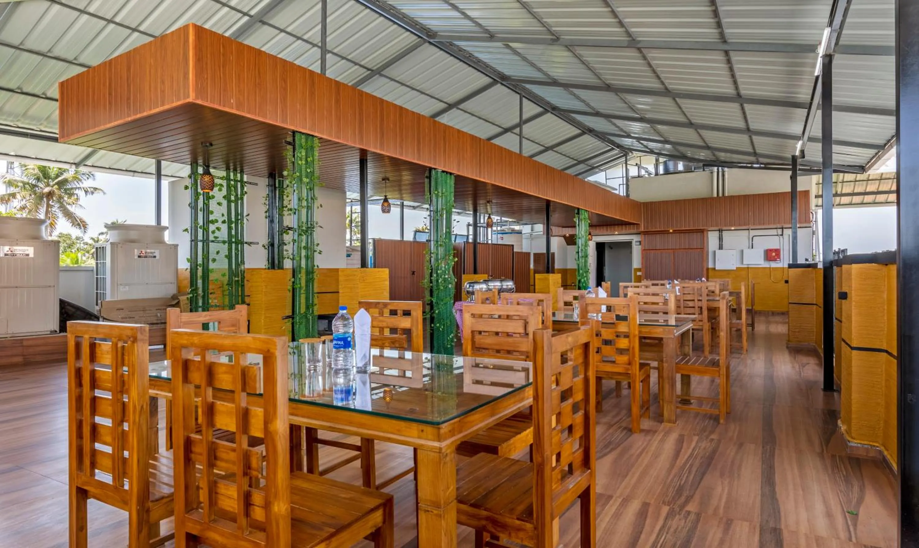 Restaurant/places to eat in Treebo vSaffron Regency, Punnamada Lake