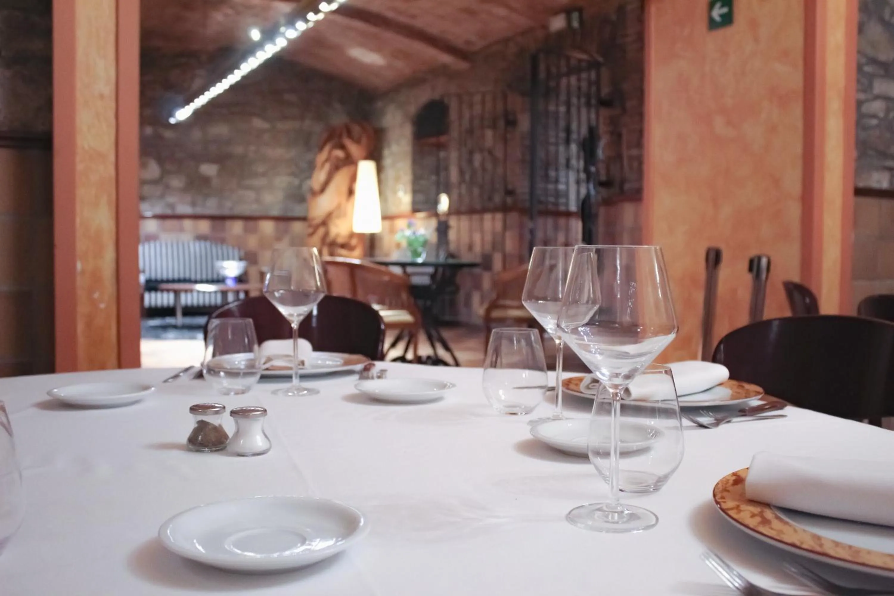 Restaurant/places to eat in Hotel Rialto