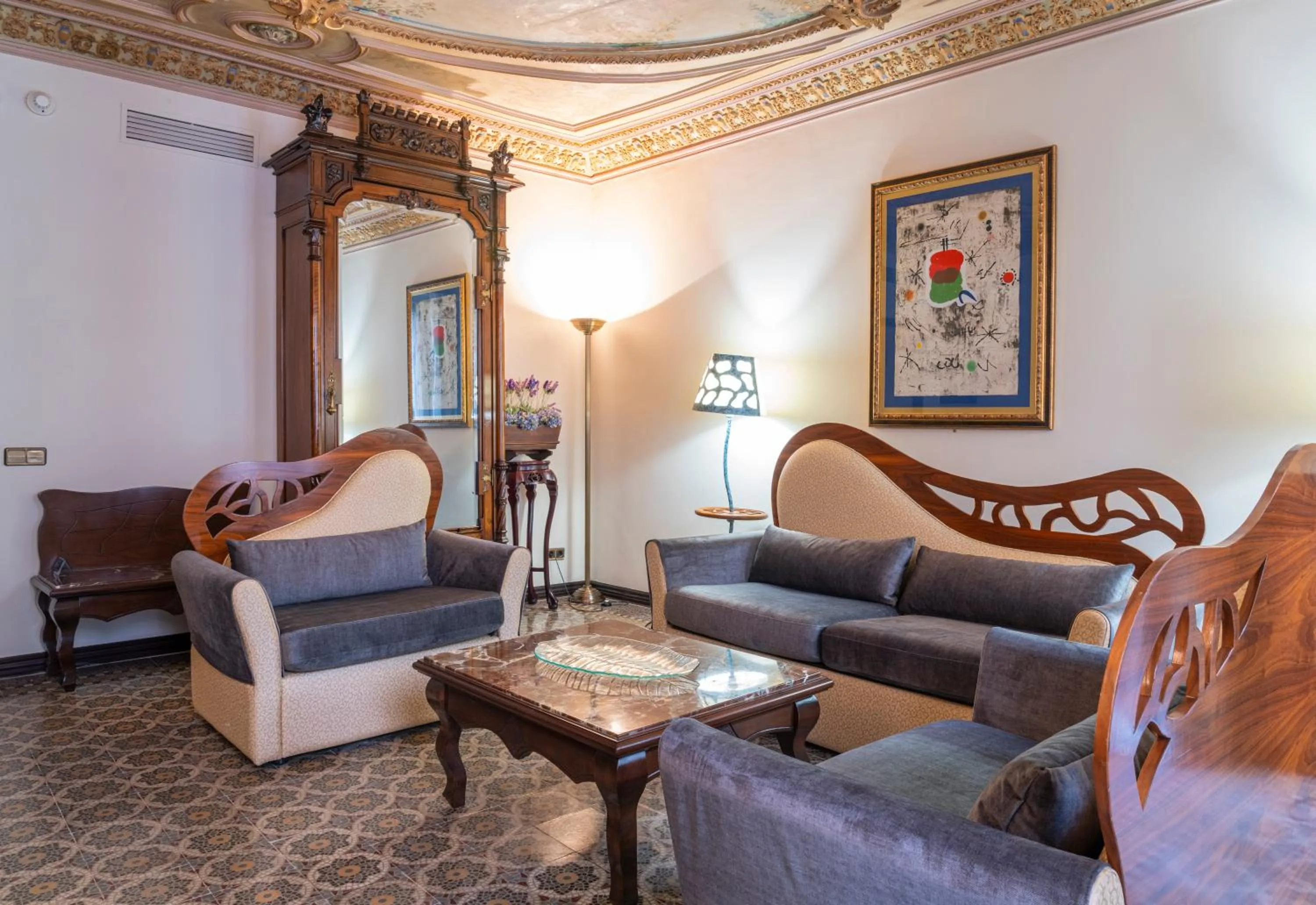 Decorative detail in Hotel Rialto