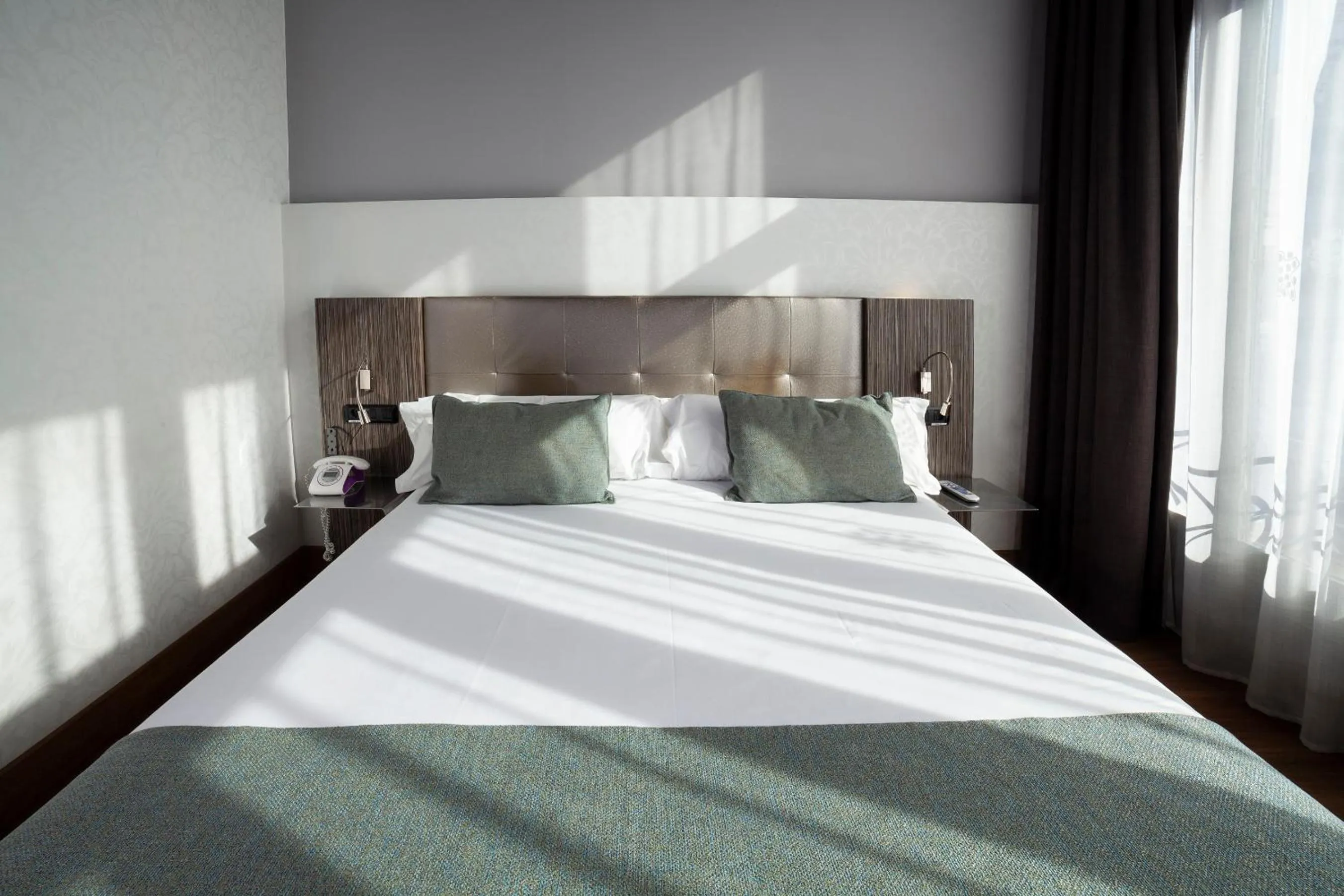 Bed in Petit Palace Museum