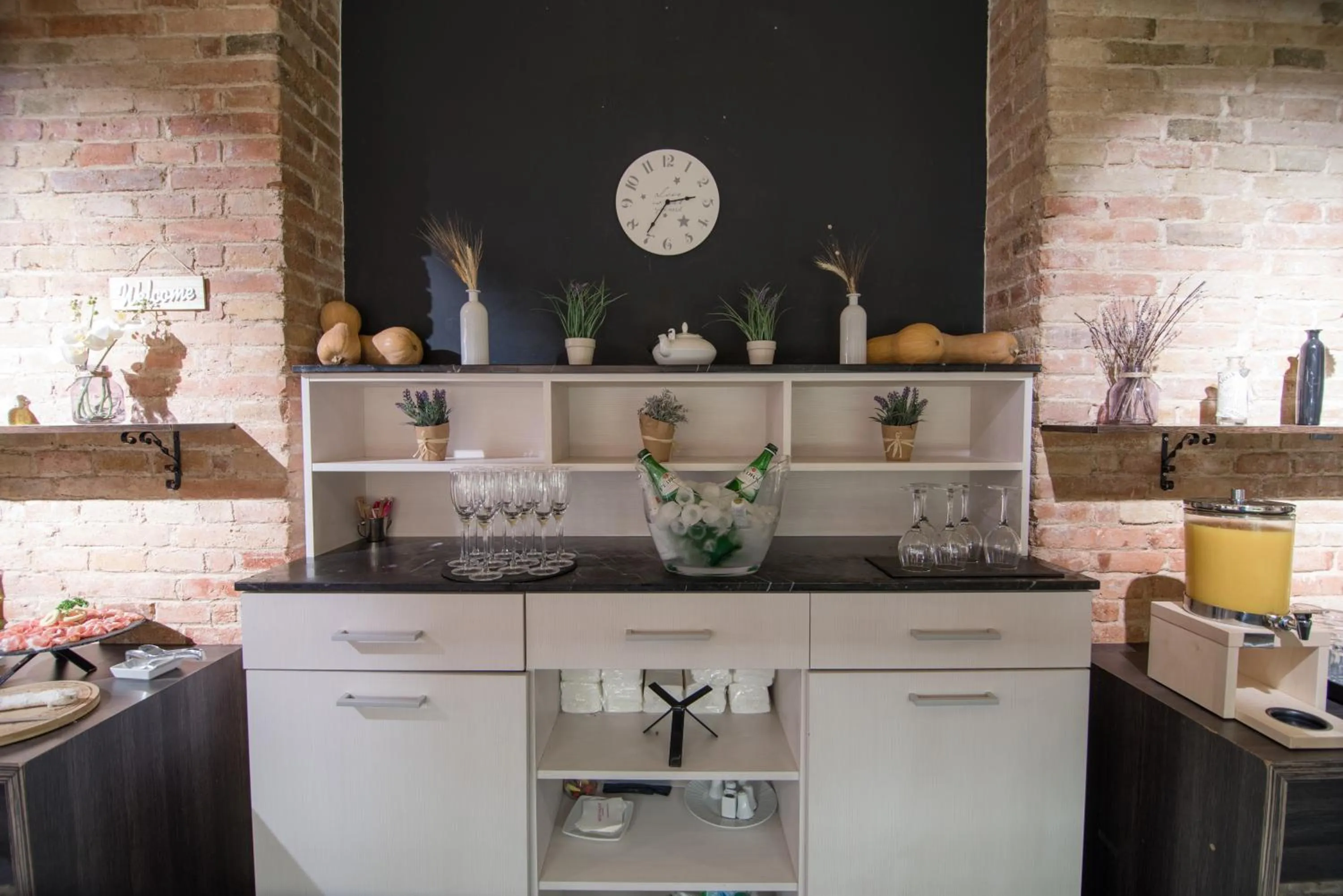 Restaurant/places to eat in Petit Palace Museum