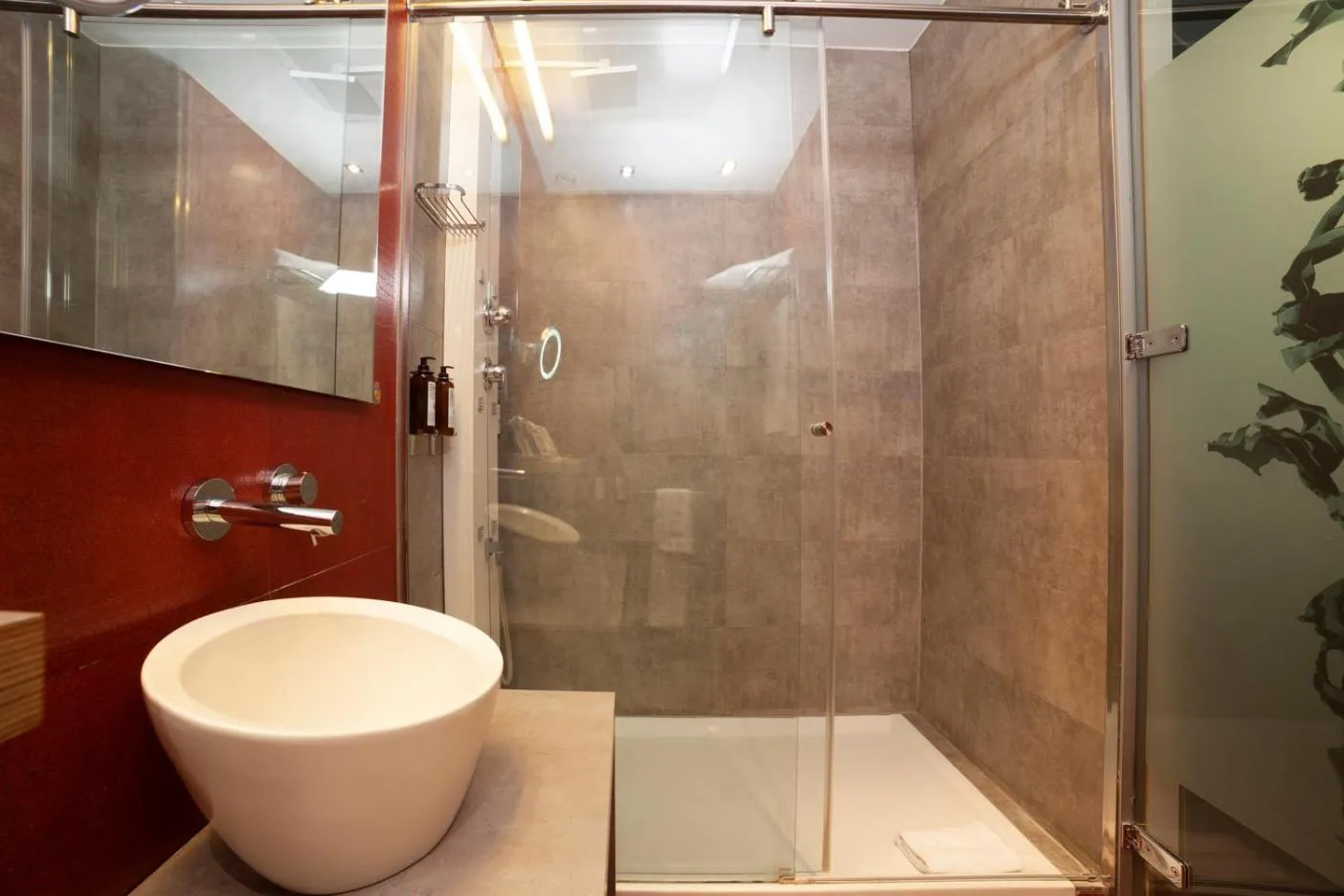 Shower in Petit Palace Museum