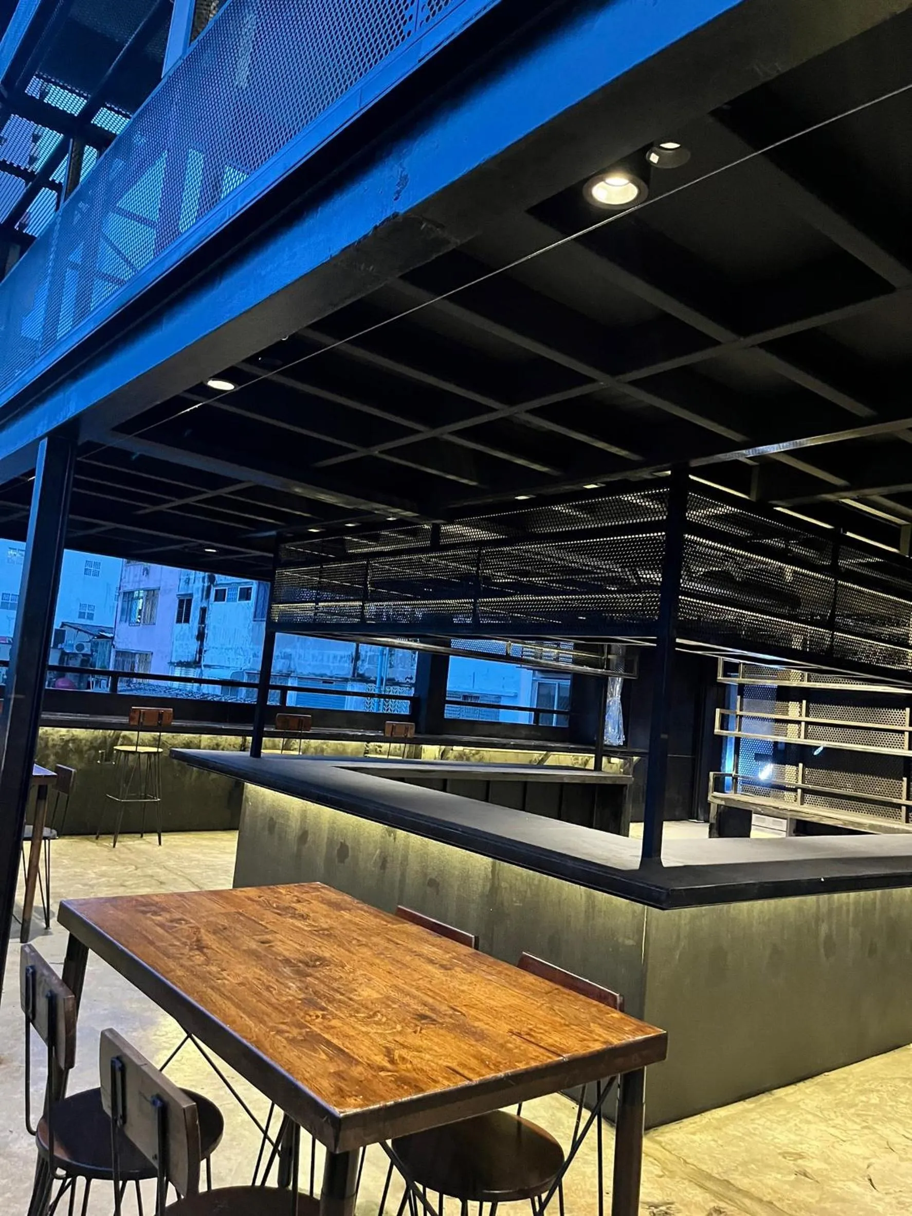 Restaurant/places to eat in Aowmana Hotel