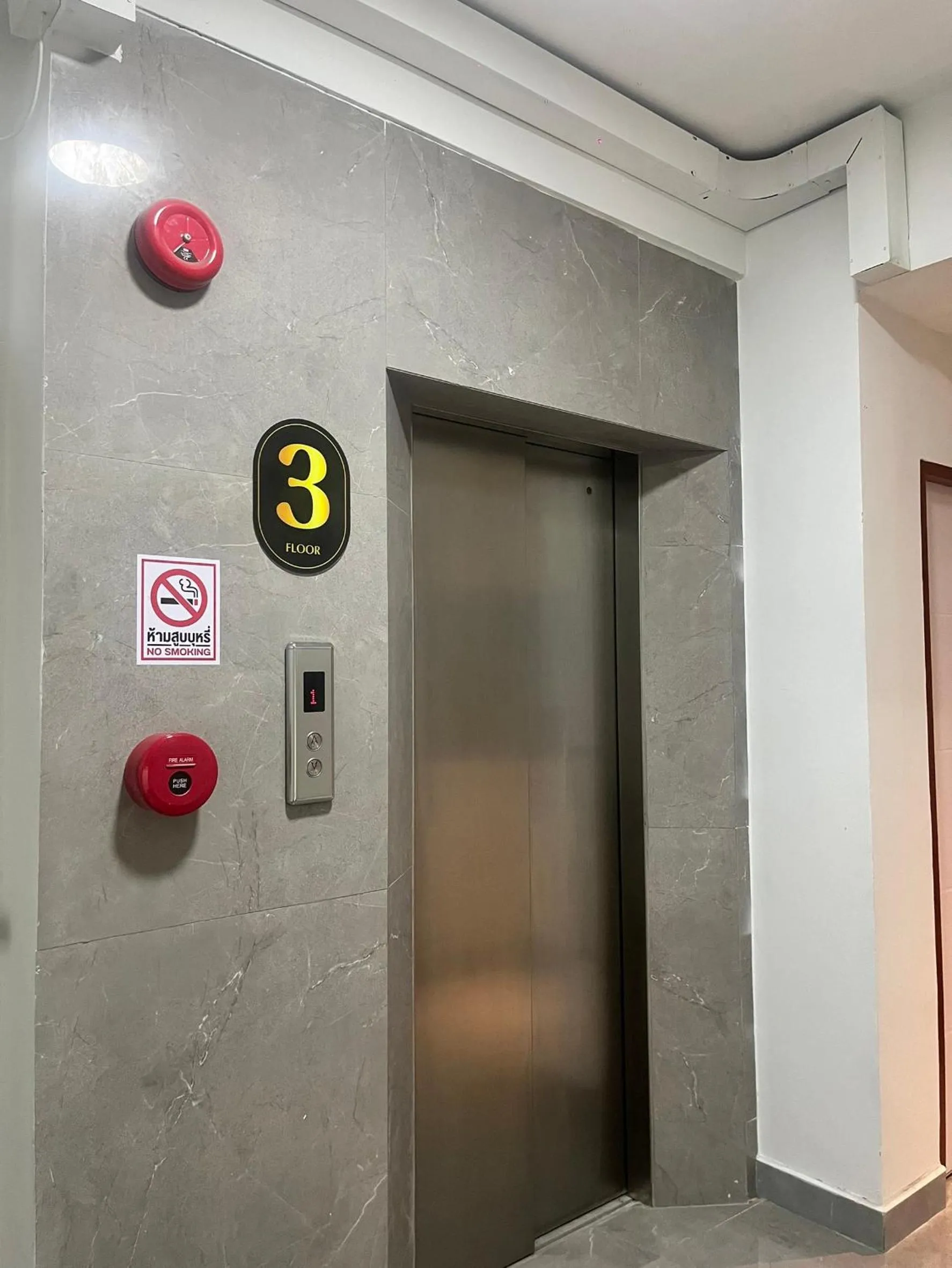 elevator in Aowmana Hotel