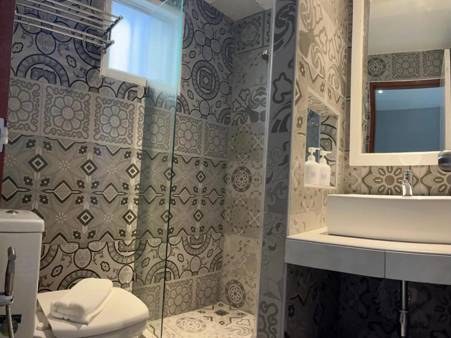 Bathroom in Aowmana Hotel