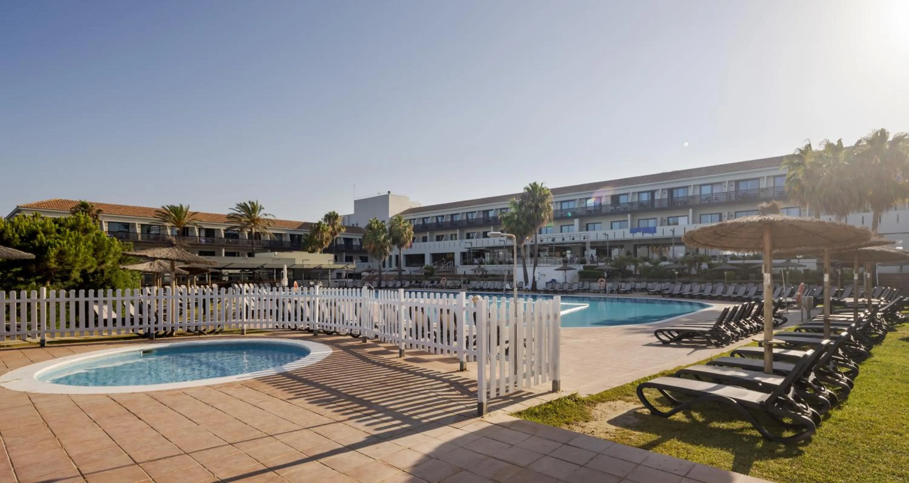 Swimming pool in Ilunion Calas de Conil
