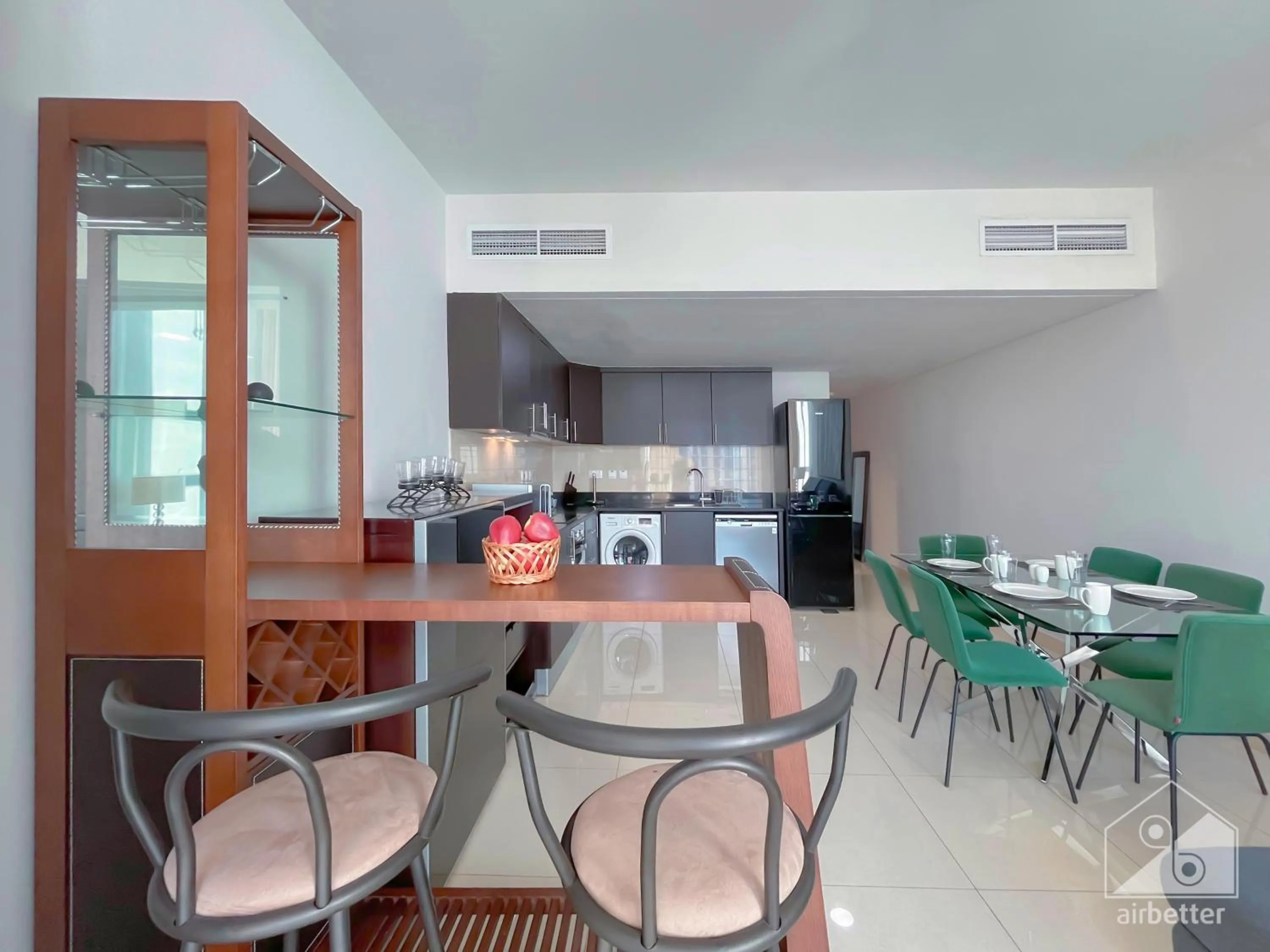 Dining area in Luxurious Loft with stunning views Dubai