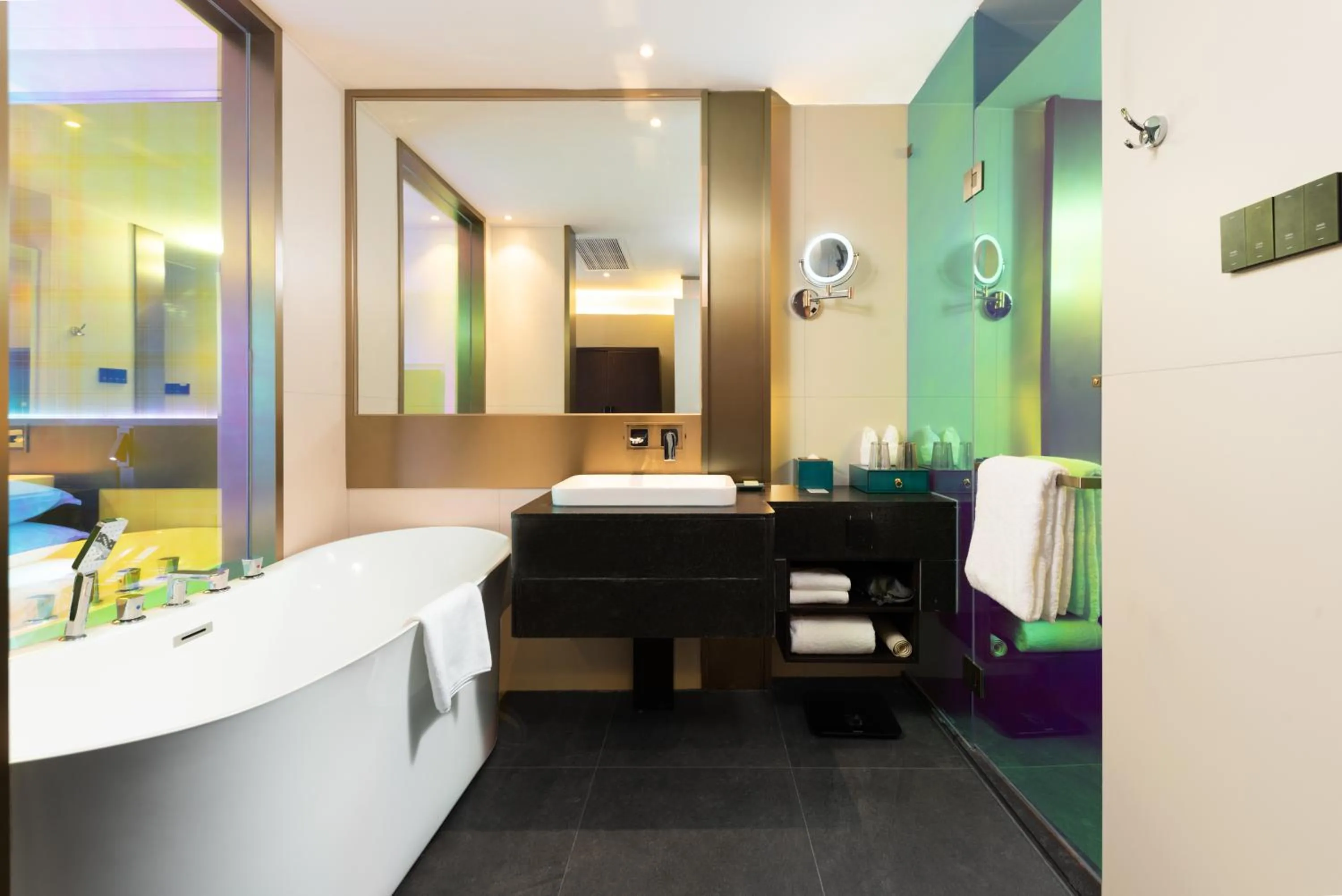 Bathroom in Wingate By Wyndham Wuhan Optics Valley