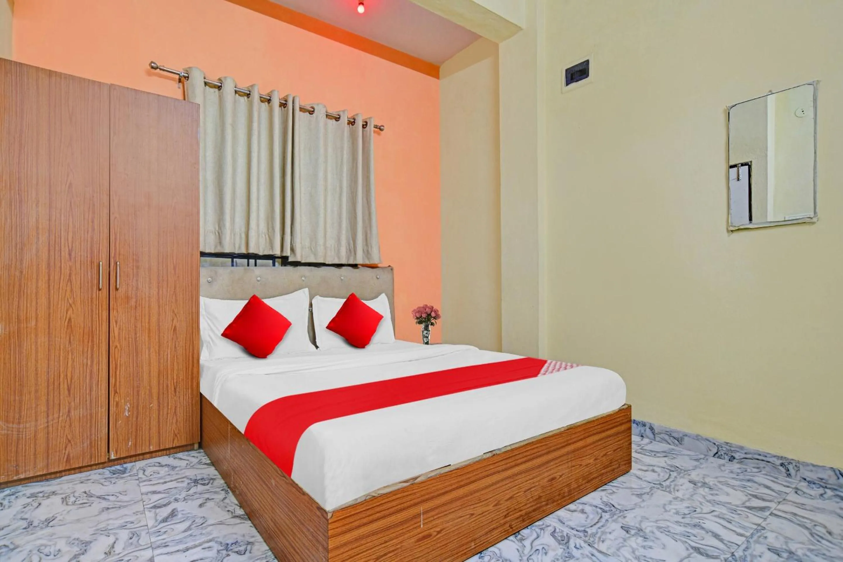 Bedroom, Bed in Hotel O Honey Palace In