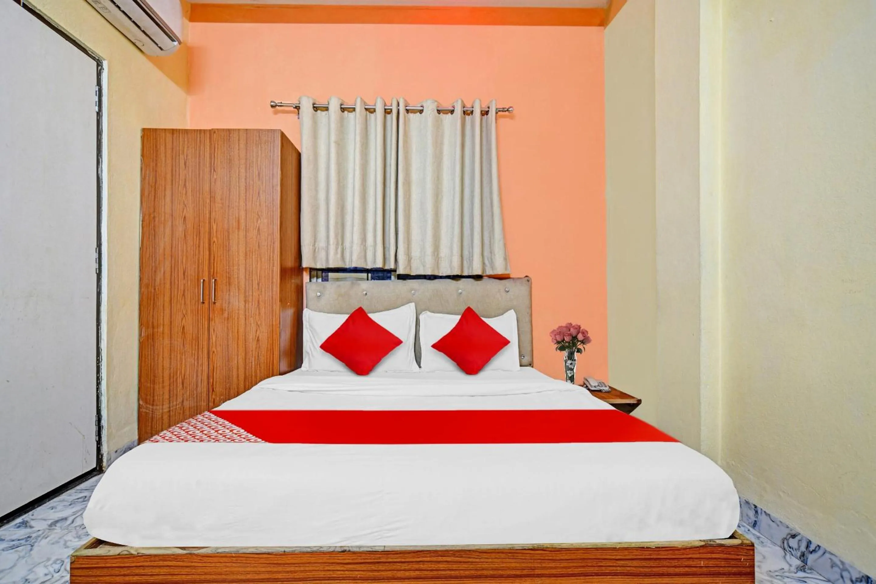 Bedroom, Bed in Hotel O Honey Palace In