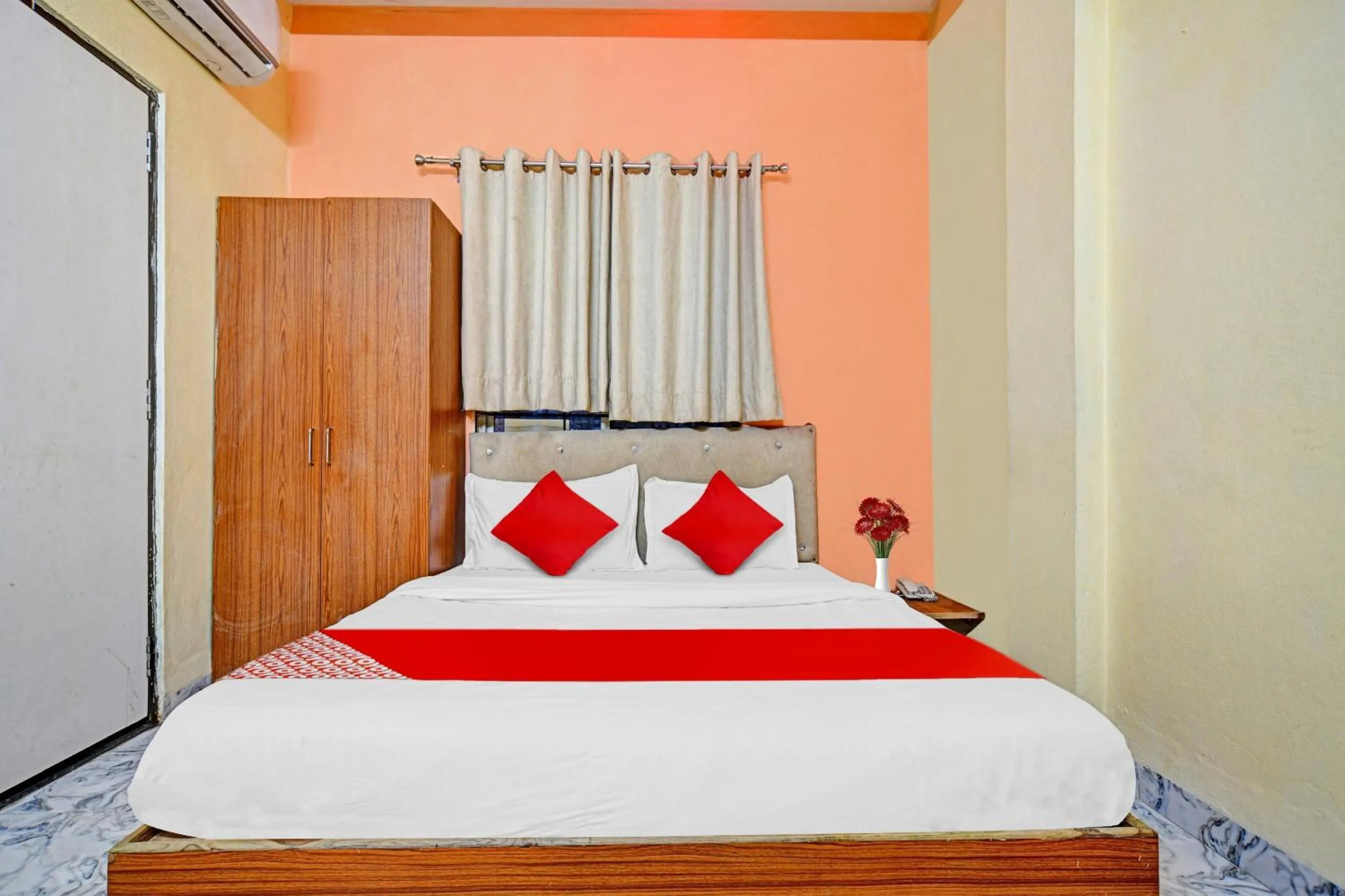 Bedroom, Bed in Hotel O Honey Palace In