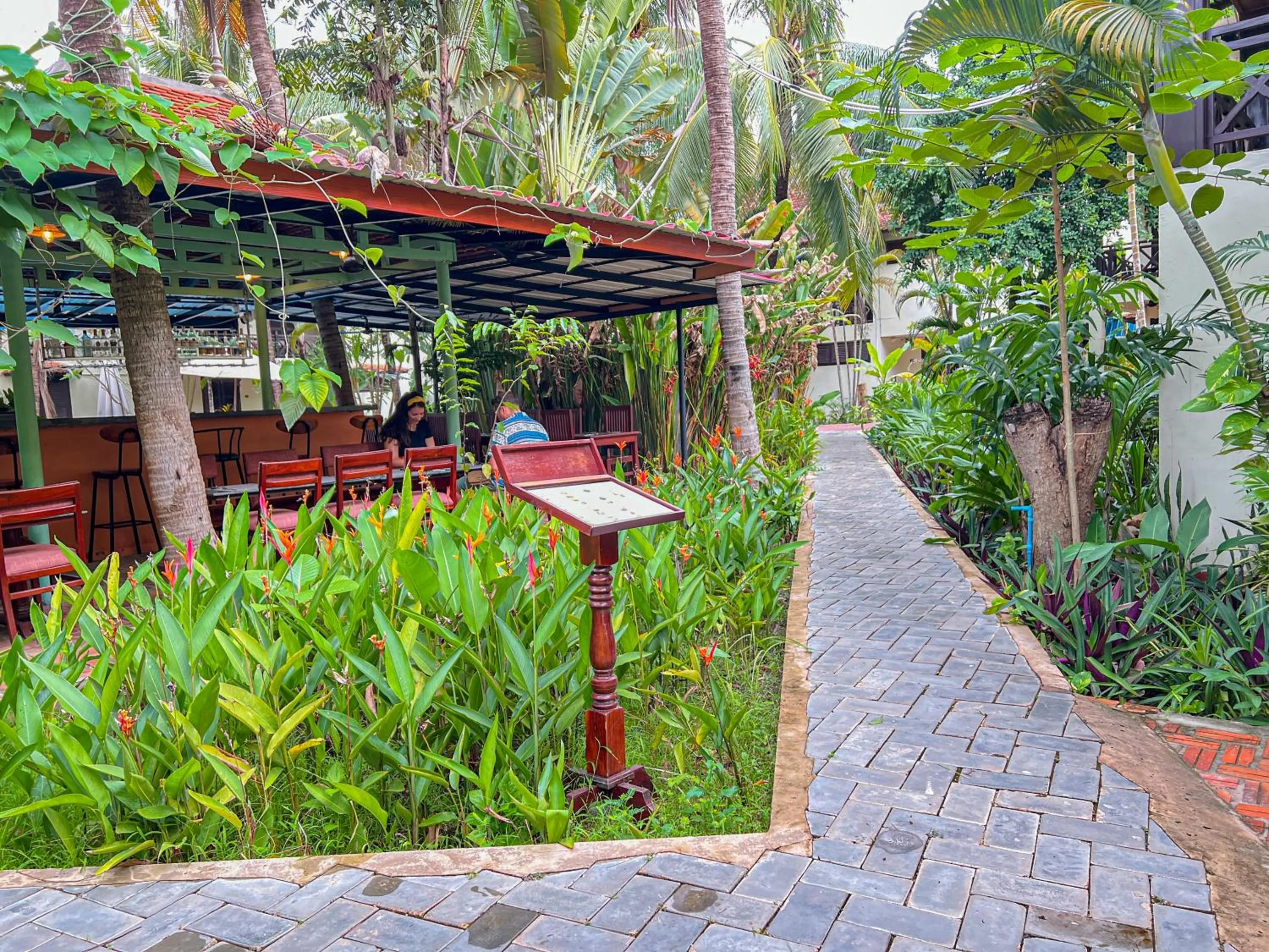 Restaurant/places to eat in Natural Relax Villa