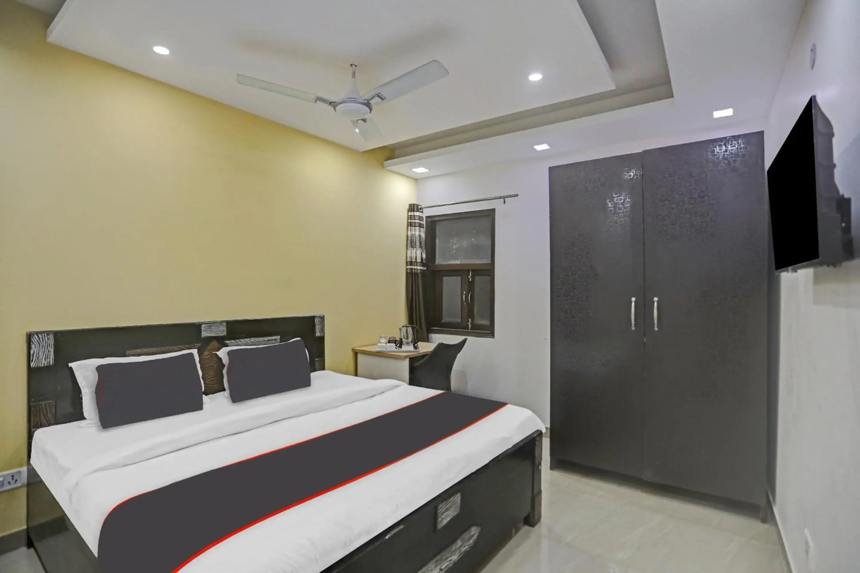 Classic Triple Room - single occupancy in Collection O Nirvana Residency Near Lotus Temple Classic Triple Room - single occupancy in Collection O Nirvana Residency Near Lotus Temple