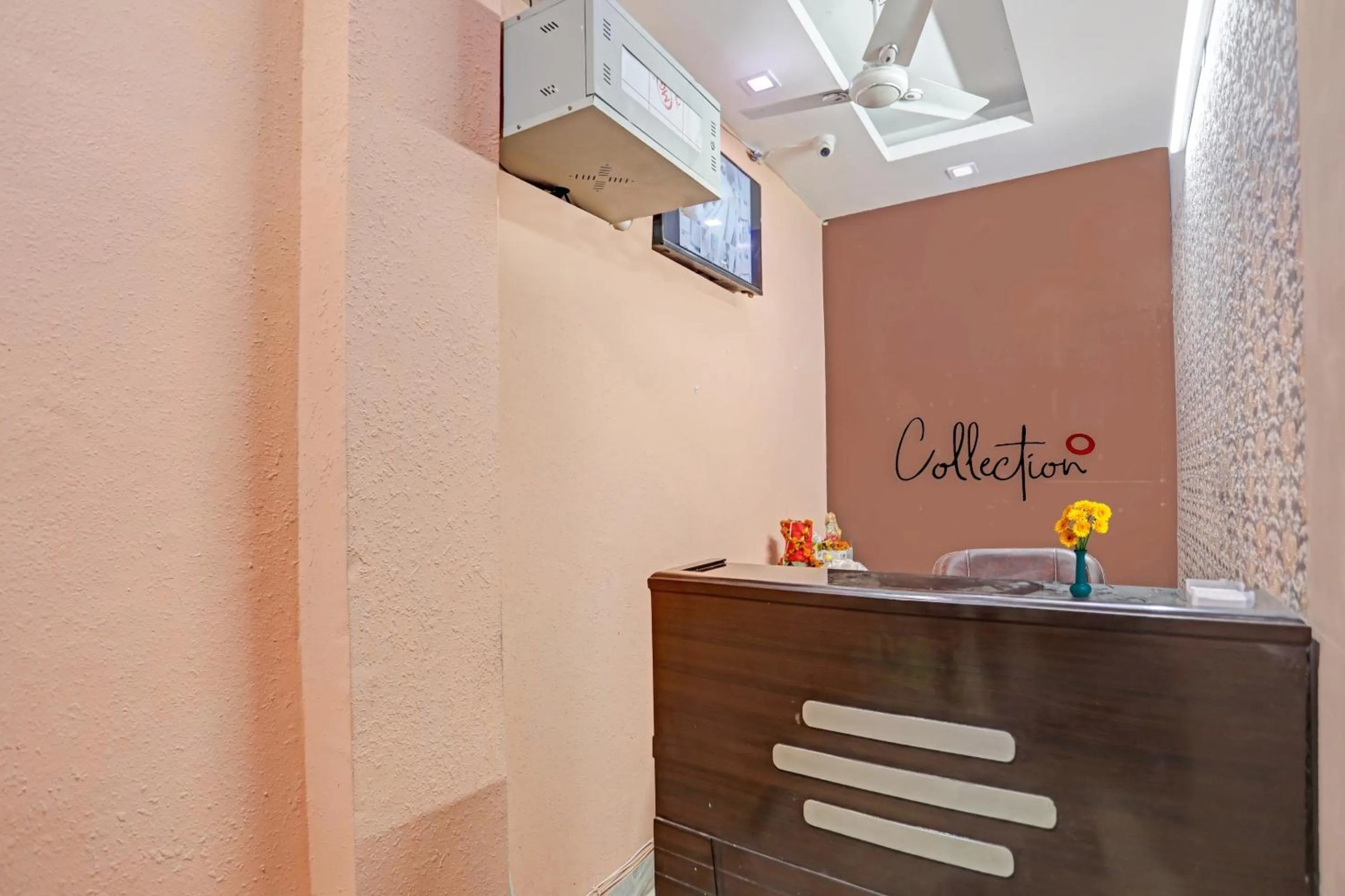 Lobby or reception in Collection O Nirvana Residency Near Lotus Temple