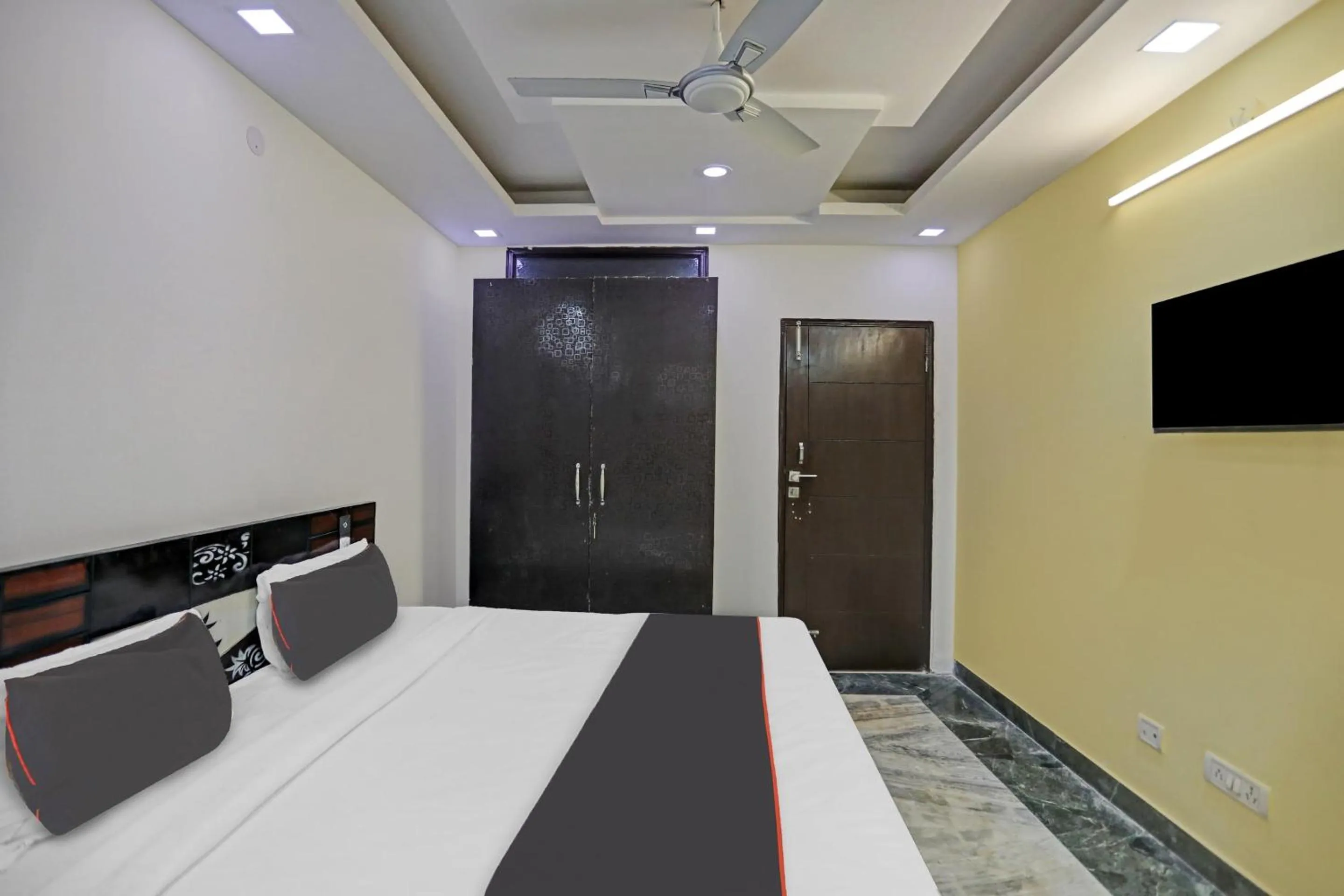 Bedroom in Collection O Nirvana Residency Near Lotus Temple