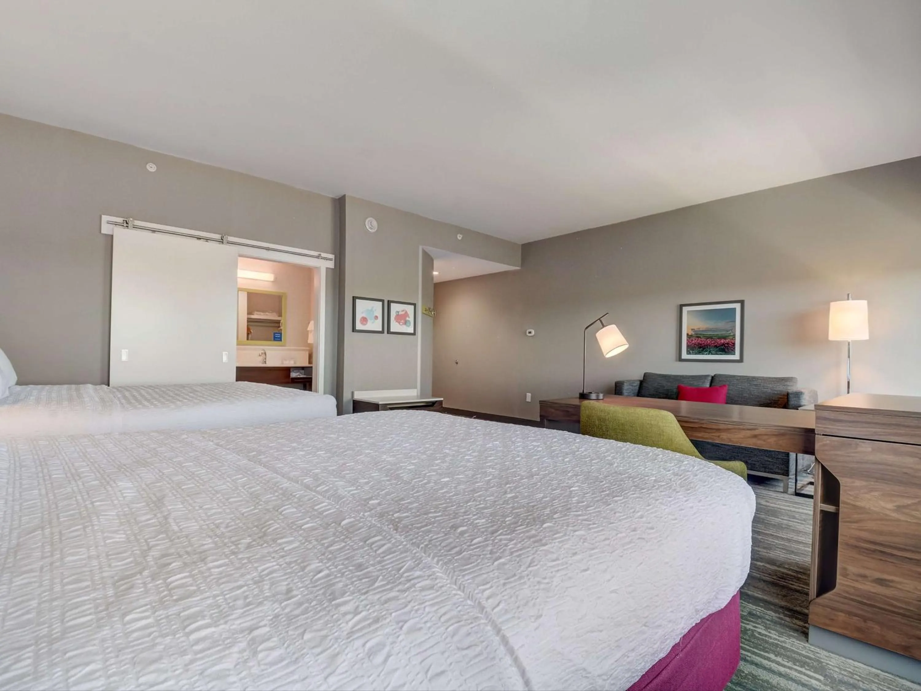 Bedroom, Bed in Hampton Inn & Suites Williamstown Ark Encounter, Ky