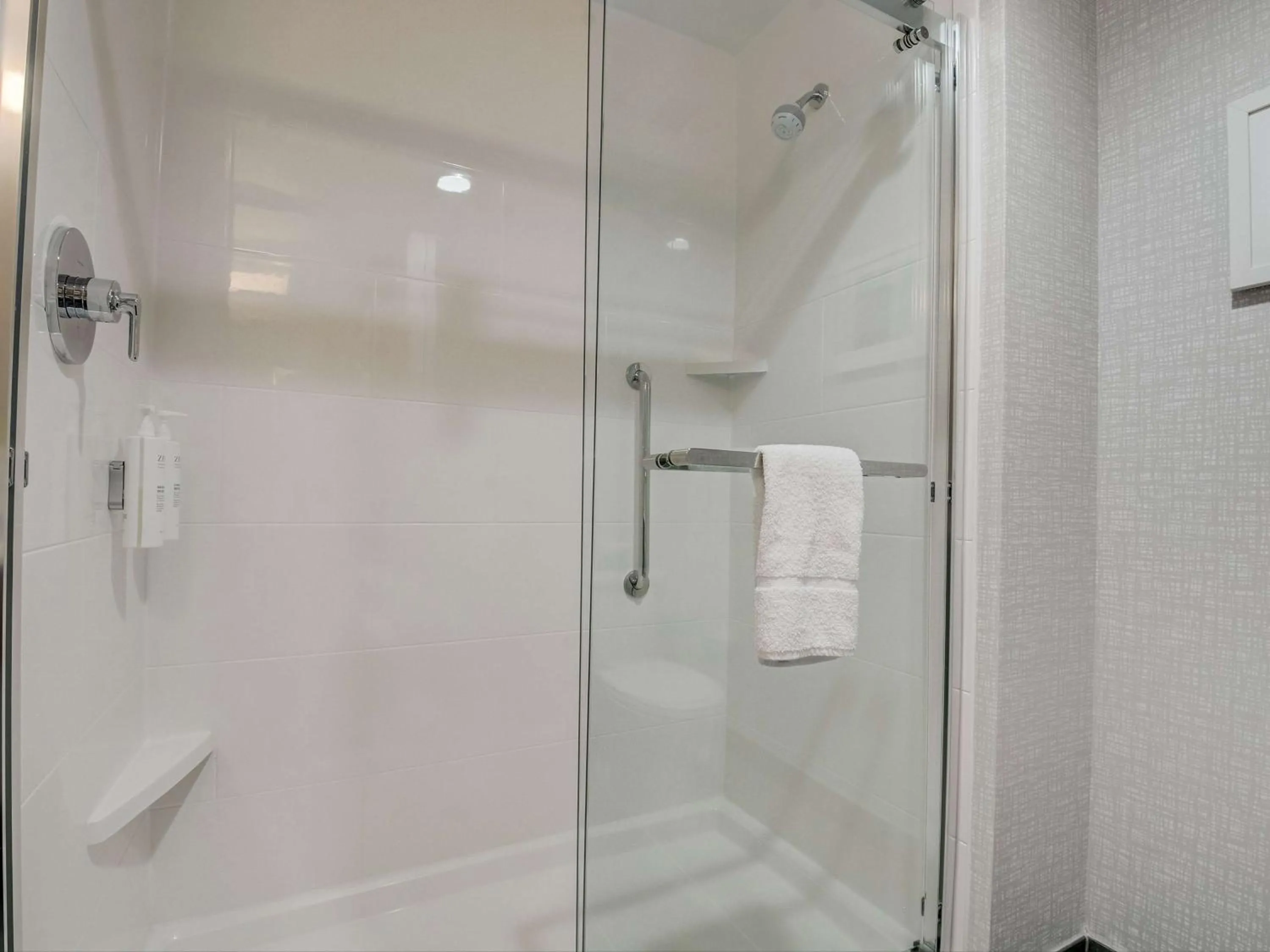 Bathroom in Hampton Inn & Suites Williamstown Ark Encounter, Ky