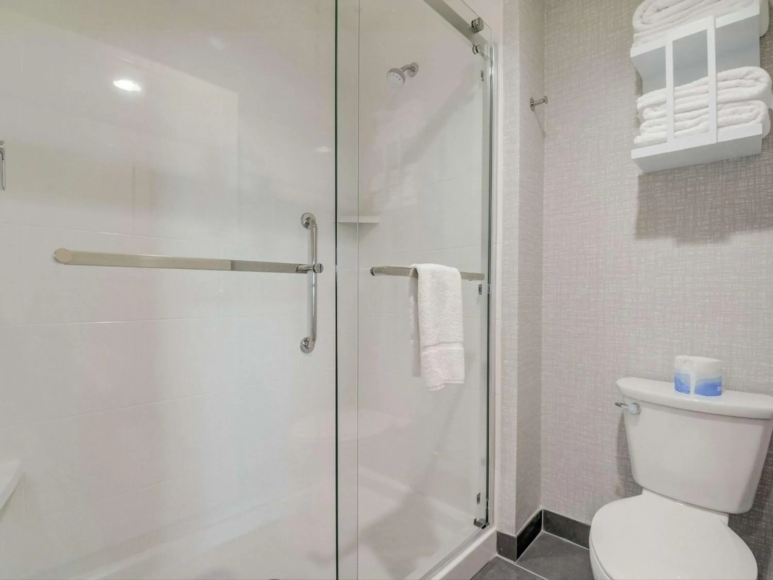 King Room with Microwave and Fridge in Hampton Inn & Suites Williamstown Ark Encounter, Ky King Room with Microwave and Fridge in Hampton Inn & Suites Williamstown Ark Encounter, Ky