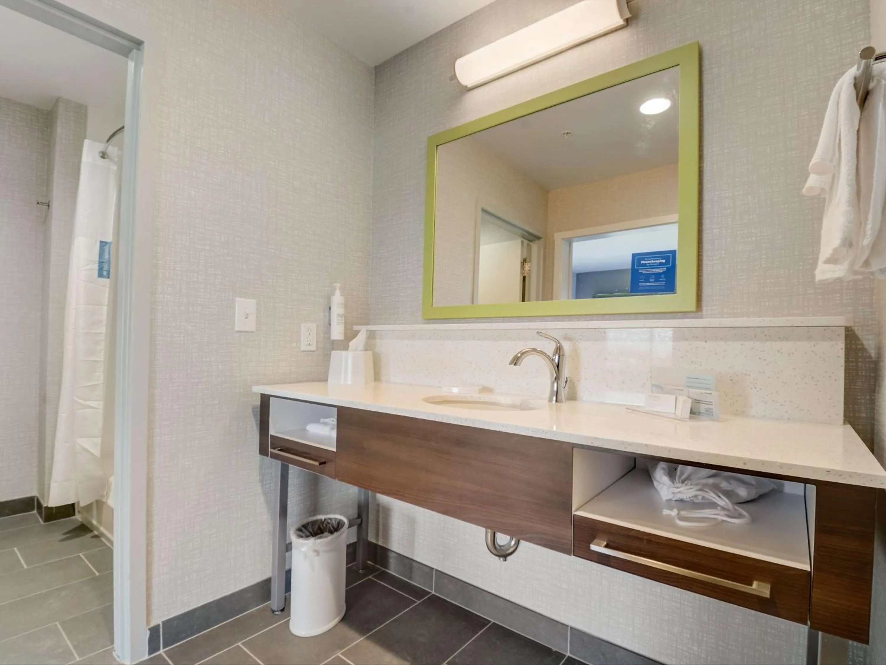Bathroom in Hampton Inn & Suites Williamstown Ark Encounter, Ky