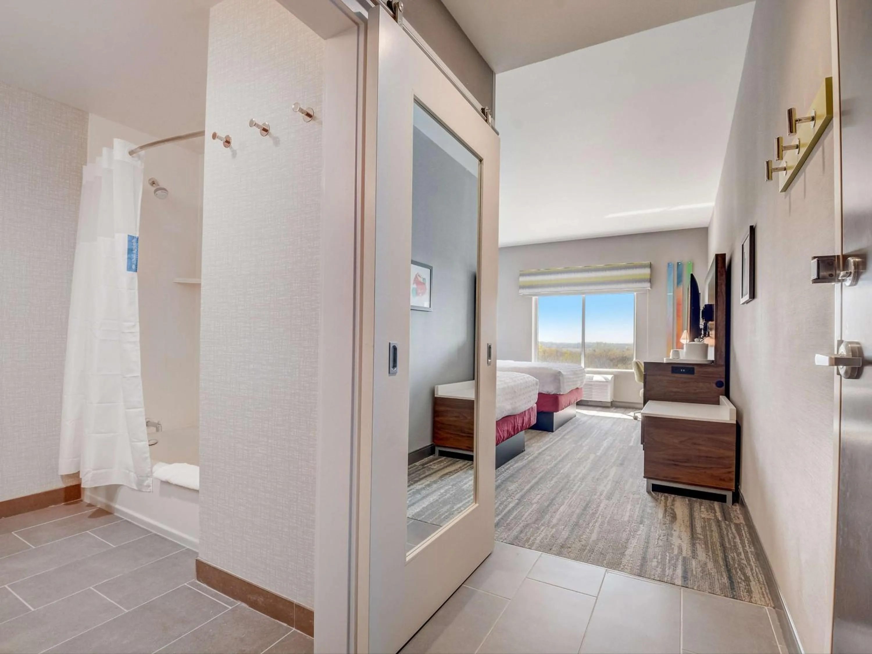 Bathroom, Bed in Hampton Inn & Suites Williamstown Ark Encounter, Ky