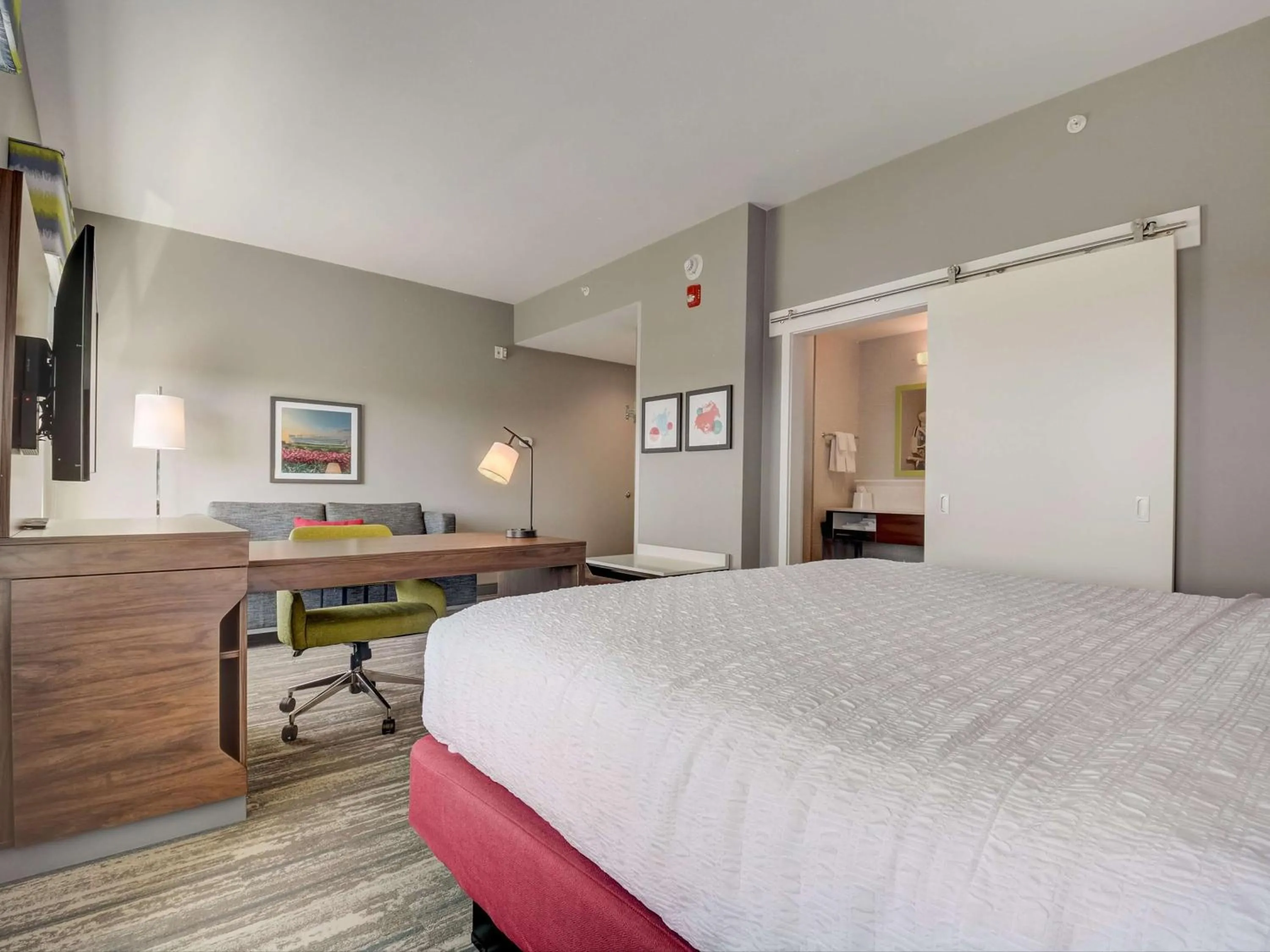 Bedroom, Bed in Hampton Inn & Suites Williamstown Ark Encounter, Ky