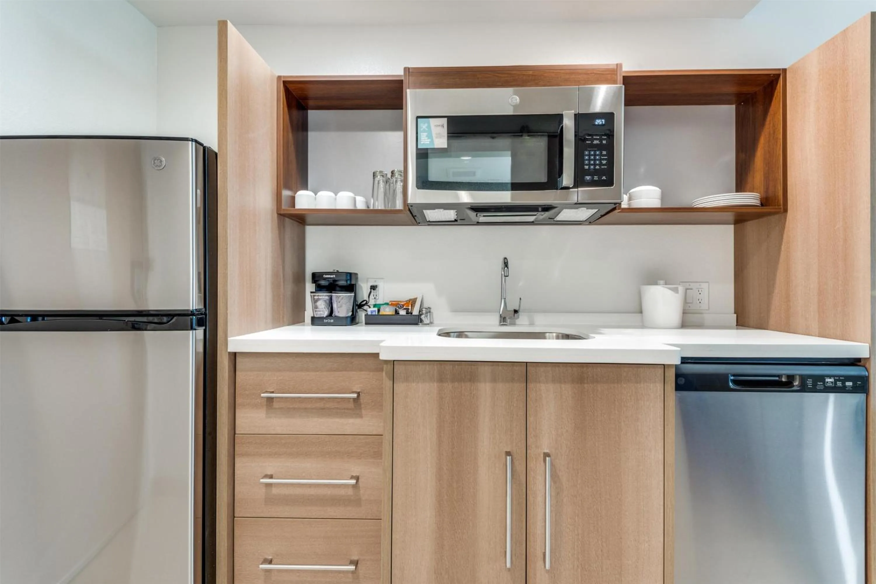 Kitchen or kitchenette in Home2 Suites By Hilton Dallas Medical District Lovefield, Tx