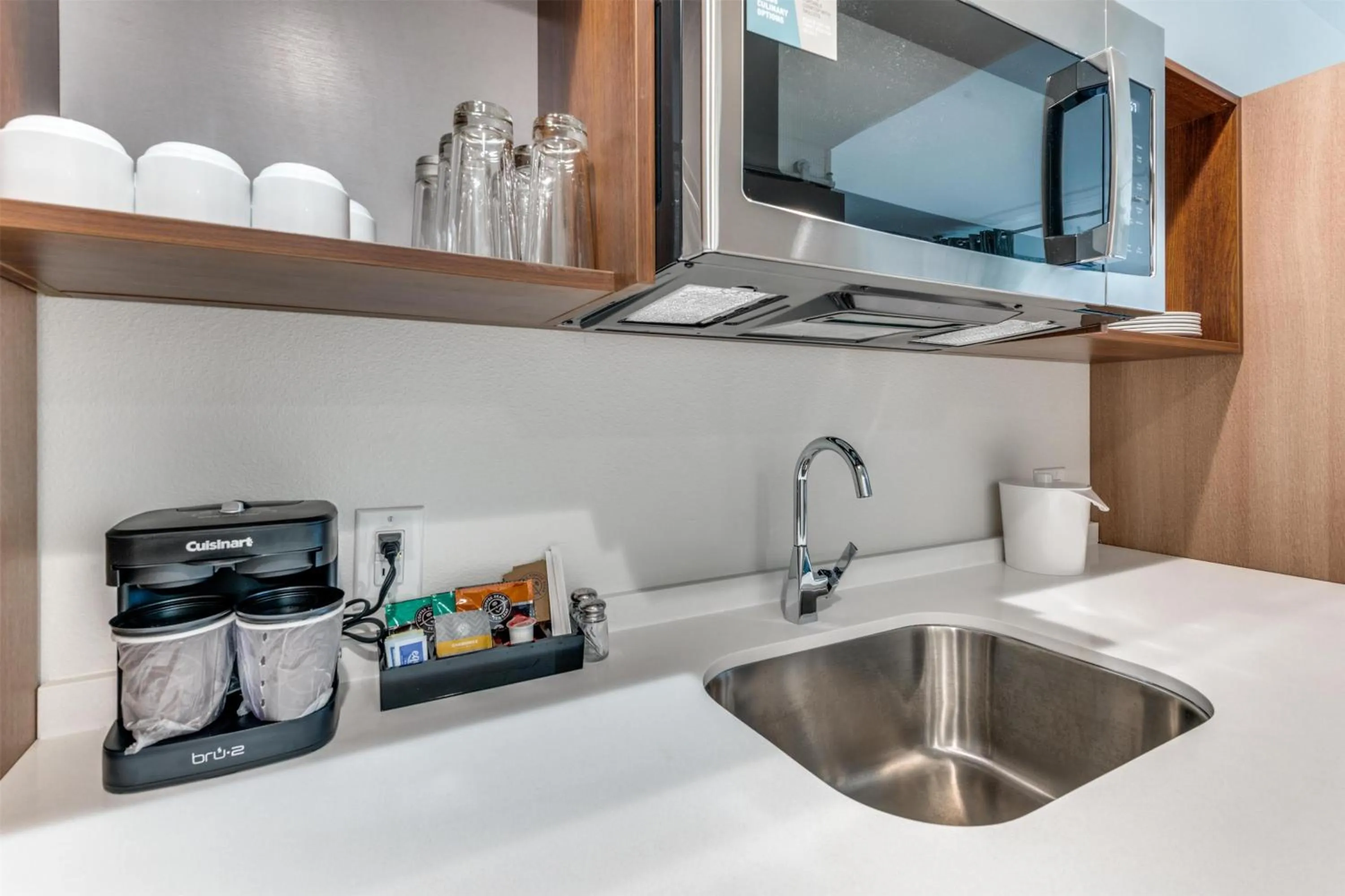 Kitchen or kitchenette in Home2 Suites By Hilton Dallas Medical District Lovefield, Tx