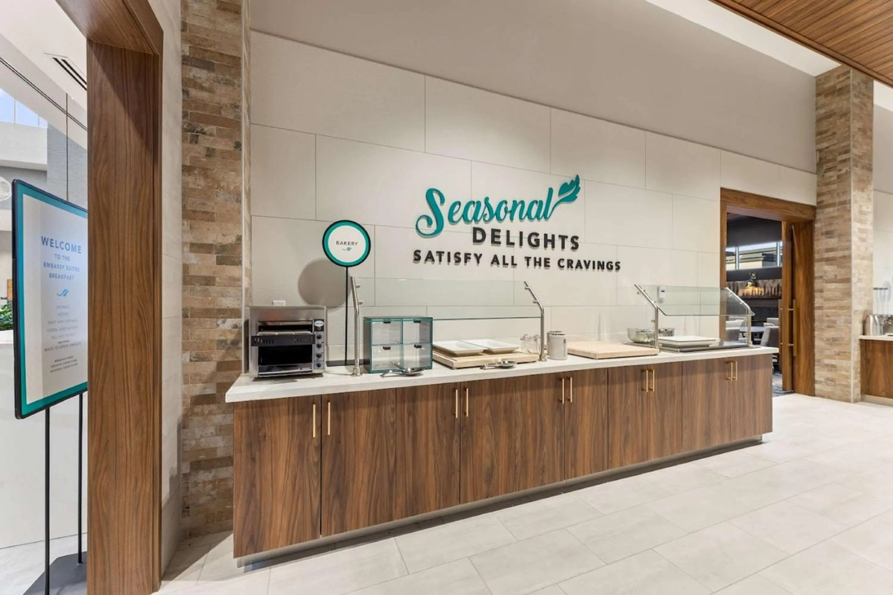 Restaurant/places to eat in Embassy Suites By Hilton Irving Las Colinas