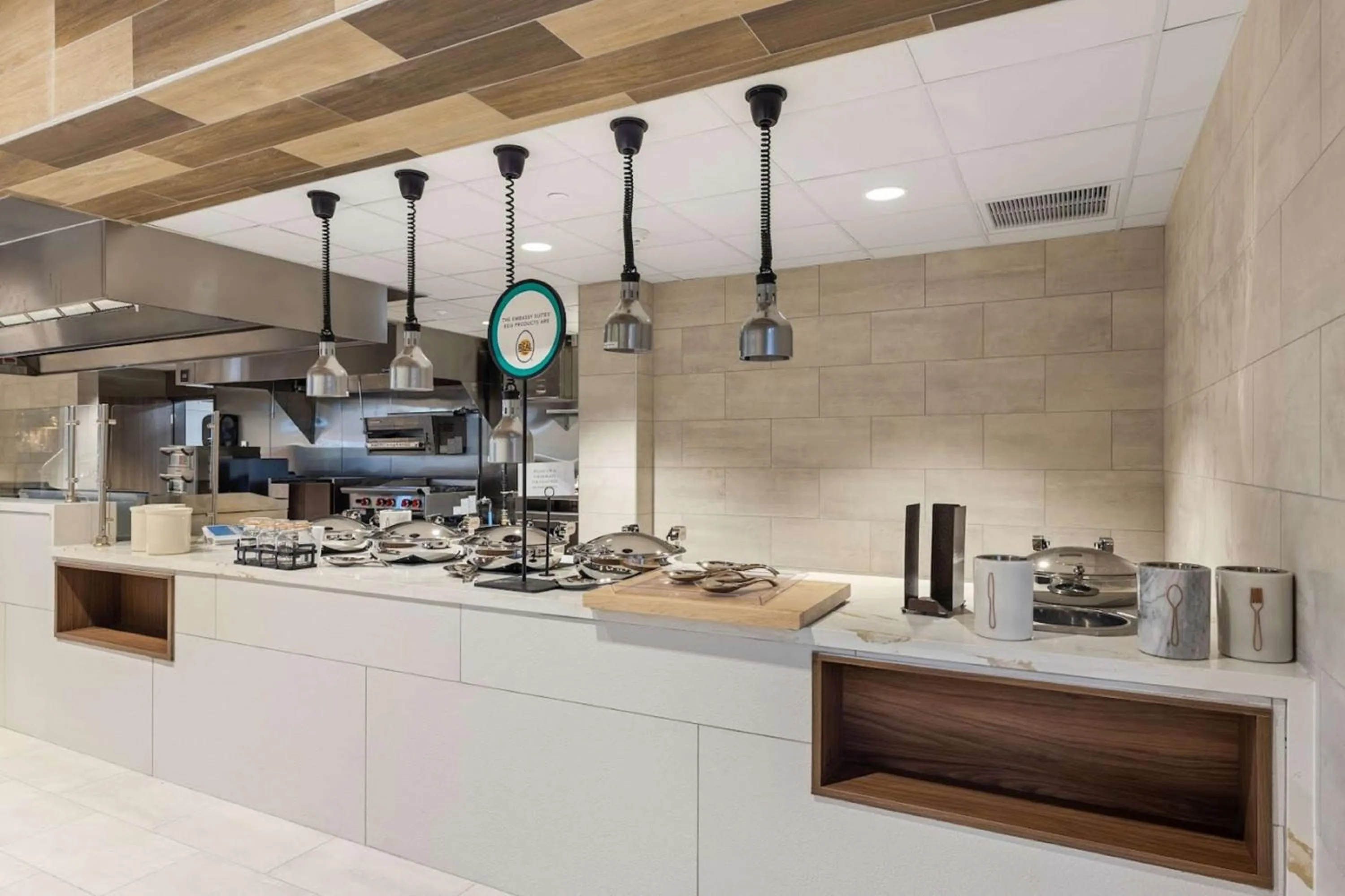 Food and drinks in Embassy Suites By Hilton Irving Las Colinas