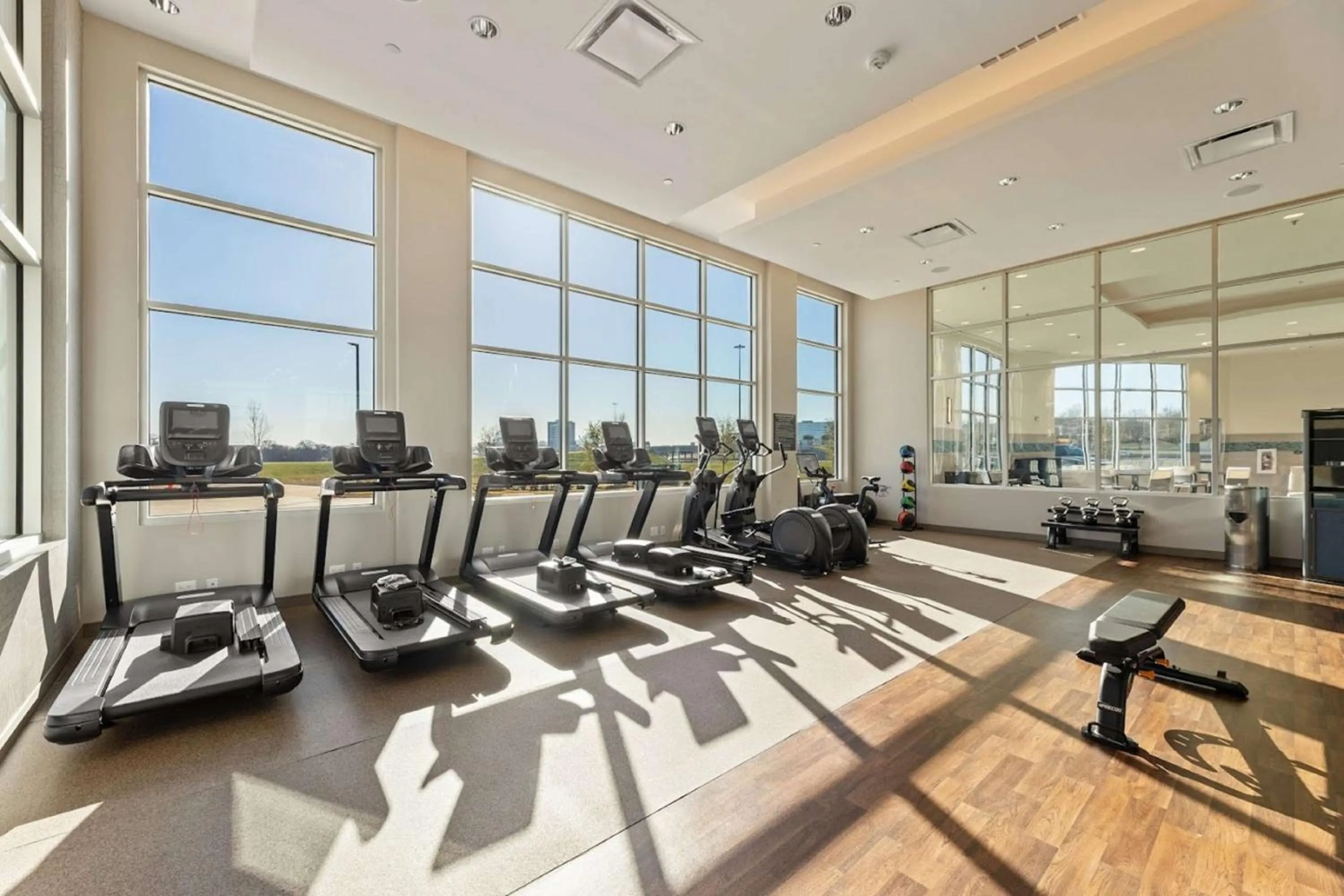 Fitness centre/facilities in Embassy Suites By Hilton Irving Las Colinas