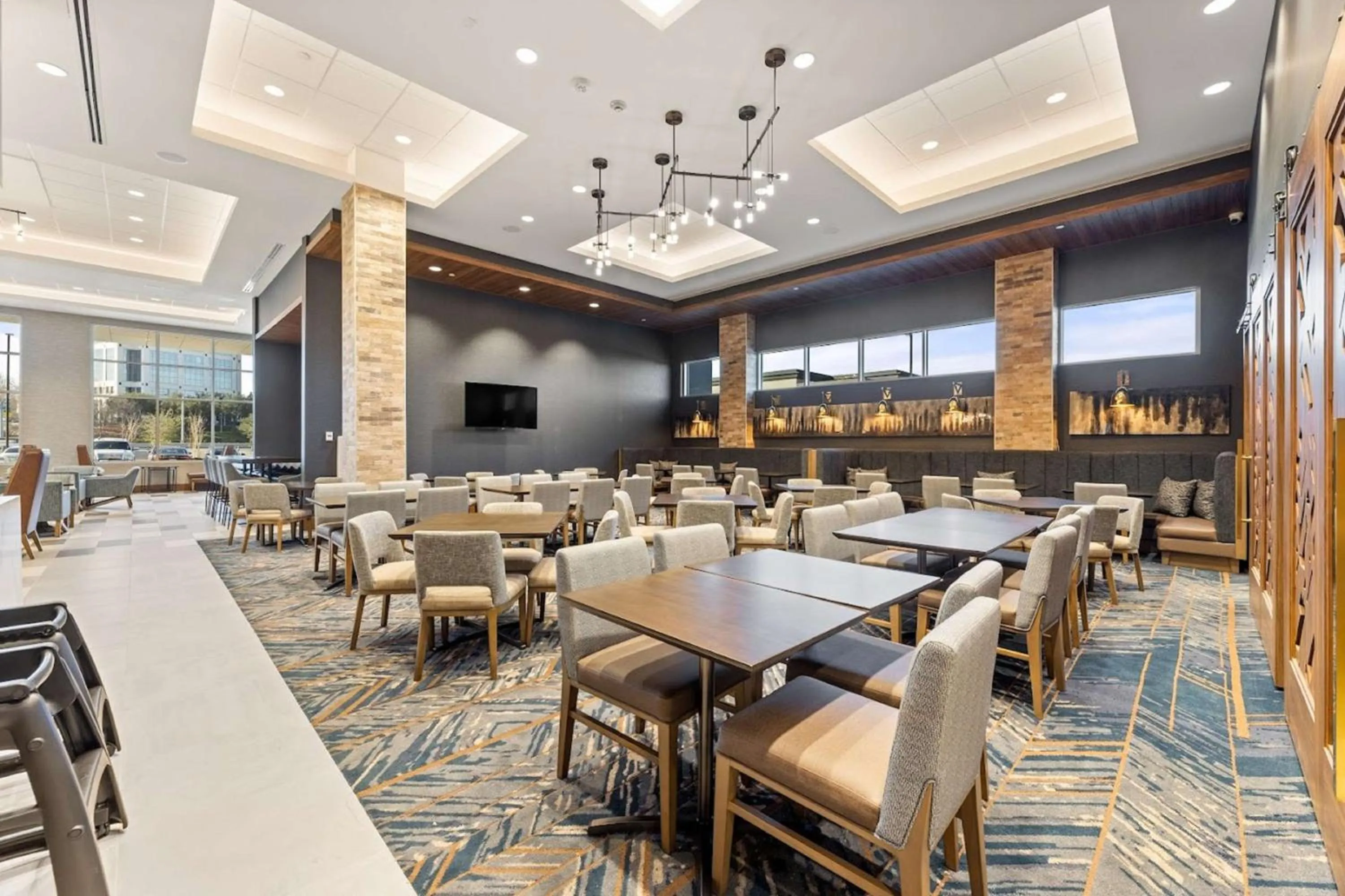 Restaurant/places to eat in Embassy Suites By Hilton Irving Las Colinas